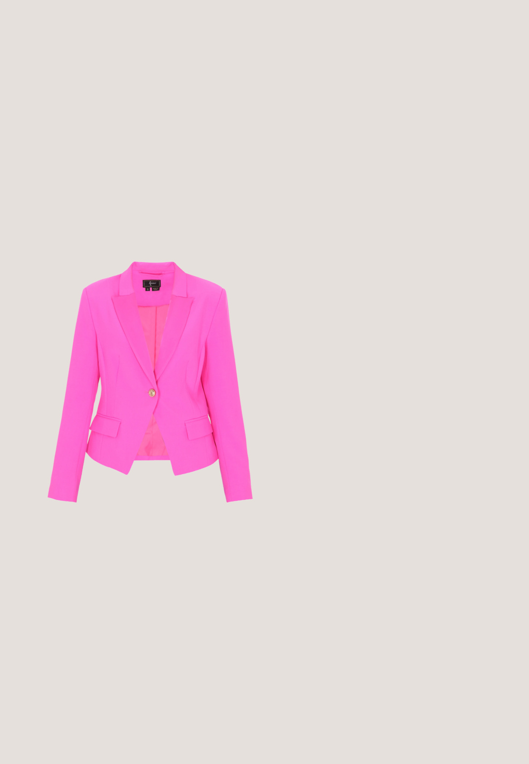 Leuchtend pinker Blazer mit einem Knopf, Revers mit Kerbe und Pattentaschen, taillierte Passform, lange Ärmel und ein leicht gekürzter Saum.; Rotes Satin-Kleid mit kurzen Puffärmeln, einem V-Ausschnitt und gerafften Details an der Brust und den Ärmelsäumen. Glatte, glänzende Textur.; LAMODA FORGET ME PLATFORM - High Heel Pumps - fuchsia; Rote Cat-Eye Sonnenbrille mit durchsichtigen pinken Gestellen und getönten Gläsern, die auf einer hellen Oberfläche liegen.; Rosa Handtasche mit glatter Textur, versehen mit einem silbernen, herzförmigen Schleifenakzent und einer strukturierten rechteckigen Form. Ausziehbarer Griff.; Doppelstrang-Armband mit weißen Perlen und goldenen Akzenten, kombiniert mit einer Reihe klarer Strasssteine für zusätzlichen Glanz.