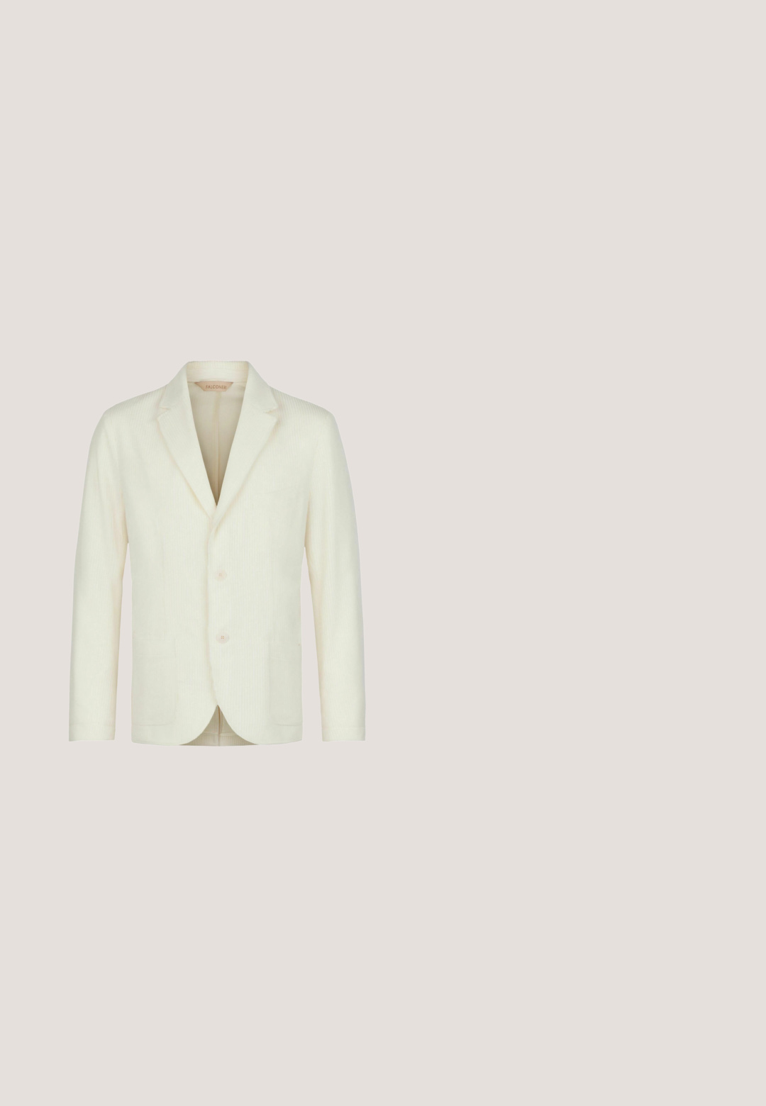 Elfenben, let blazer med en subtil ribbet struktur, notch-lapel, to knapper og to for- lommer. Skræddersyet pasform med buet kant.; Langærmet skjorte med knapper i lyserød hør. Har en klassisk krave, knaplukning foran og glat tekstur.; Hvide skræddersyede bukser med frontplisér, bæltestropper og lige ben, vist mod en ensfarvet baggrund.; Brun ruskinds mokasinsko med sløjfedetalje, syningsaccent og gummisål med små nubber for greb, vist fra siden.; Brun læder toilettaske med sidehåndtag og lynlås lukning, sat mod en hvid baggrund.; Lysegråt vævet læderbælte med sølvfarvet rektangulært metalspænde indgraveret med "BOSS," rullet sammen på hvid baggrund.