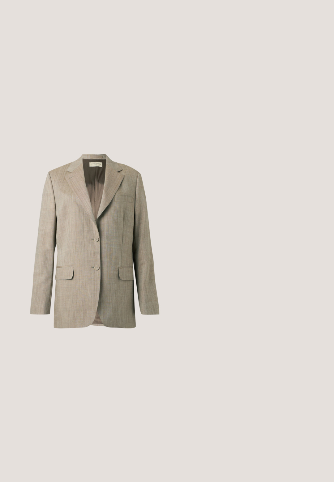 Veste beige à simple boutonnage avec deux boutons, revers crantés, poches à rabat et une poche poitrine passepoilée, présentée sur fond blanc.; Débardeur crème à côtes, avec des bretelles fines, une coupe ajustée et un ourlet droit. L'étiquette indique "IVY OAK". Le tissu semble doux et extensible.; Pantalon beige taille haute avec imprimé animalier subtil, jambes larges droites, pli avant, passants pour ceinture et fermeture à bouton.; Escarpins slingback couleur fauve avec embout pointu noir, côtés découpés et talon bloc de hauteur moyenne. Matière en cuir lisse.; Sac à épaule en daim beige avec une seule bandoulière et petit logo doré Michael Kors proche du centre en bas.; Boucles d'oreilles en métal doré présentant un design circulaire avec deux sphères, l'une plus grande et texturée, et une petite boule polie en haut.