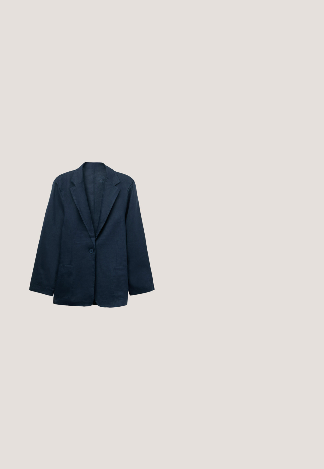 Marineblauer Leinenblazer mit einem einzelnem Knopfverschluss, Reverskragen, zwei vorderen Taschen und langen Ärmeln. Sanfte Textur, lässige Passform.; Weißes V-Ausschnitt-T-Shirt mit kurzen Ärmeln, aus leichtem Stoff gefertigt, mit glatter Textur und lässiger Passform. Keine Muster oder Akzente.; Marineblaue Hose mit Knopfverschluss, zwei Seitentaschen und geradem Bein. Hergestellt aus glattem Material mit einem eleganten Finish.; Hellblaue Wildleder-Loafer mit geschlossener Zehenpartie, niedrigem Profil, kontrastierender beiger Gummisohle und subtiler Markenkennzeichnung an der Ferse.; Marineblaue Sonnenbrille mit einem eleganten Katzenaugen-Design, Kunststoffrahmen und braun getönten Gläsern. Mit unauffälliger Markenkennung am Bügel.; Kleine marineblaue Leder-Crossbody-Tasche mit verstellbarem Riemen und oberem Reißverschluss, glatte Vorderseite mit dezent eingeprägtem Markennamen.