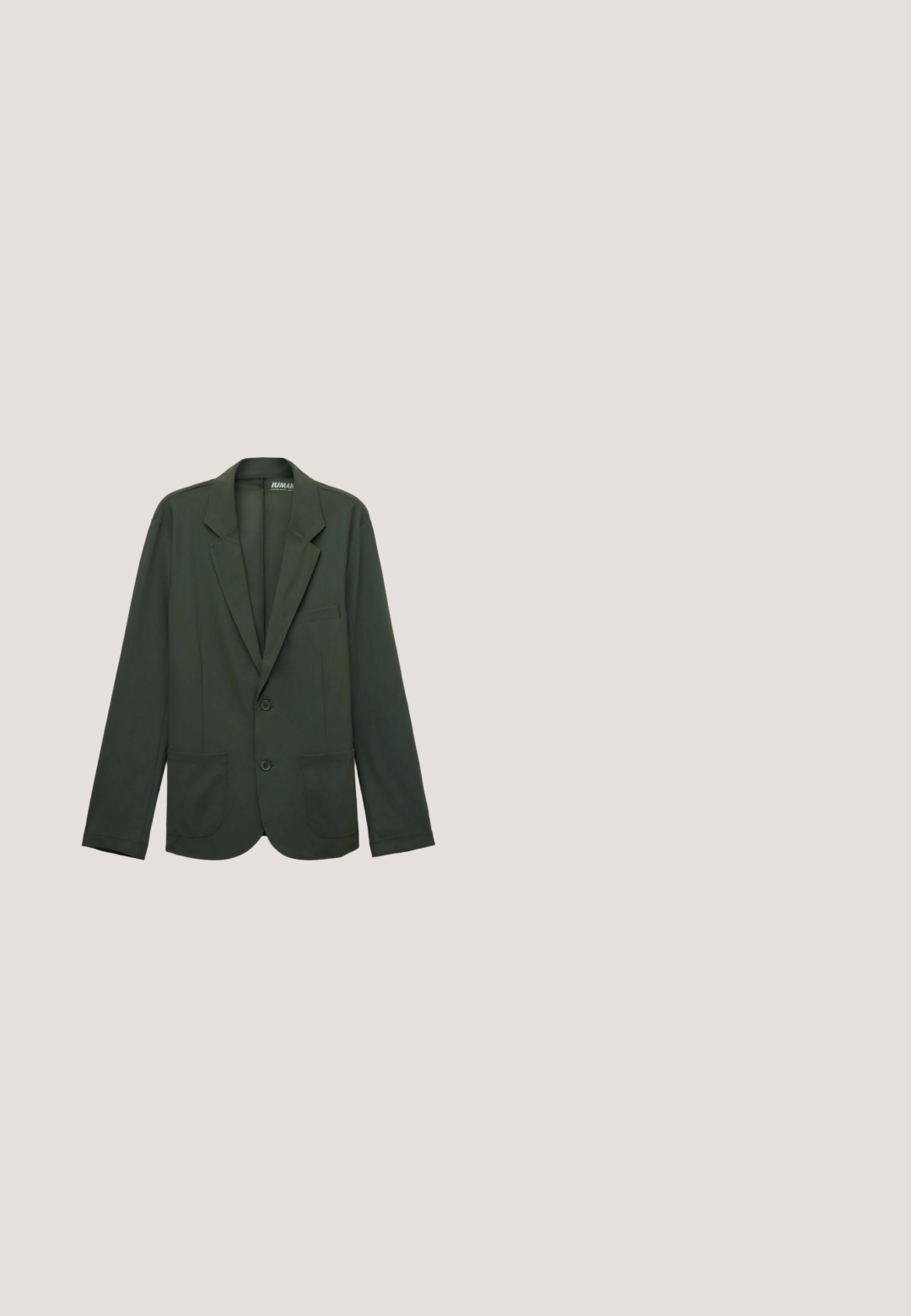 Blazer de un solo botón color verde oscuro con solapas con muesca, dos botones, dos bolsillos frontales de parche y un bolsillo en el pecho, presentado sobre un fondo blanco.; Camisa de manga corta con un patrón floral verde sobre un fondo beige claro. Presenta un cuello y una etiqueta con la inscripción "Les Deux".; Pantalones casual para hombre en verde oliva con trabillas para cinturón, cierre frontal con botón y cremallera, bolsillos laterales y bajos con puños.; Scarosso DIEGO - Alpargatas - green suede; Pequeño bolso bandolera de color verde oliva de Calvin Klein con iniciales grandes en relieve y correa negra ajustable, cierre de cremallera en el lado izquierdo.; Cinturón de tela trenzada de color verde oscuro con punta de ante y hebilla metálica rectangular plateada, parcialmente desenrollado sobre fondo blanco.