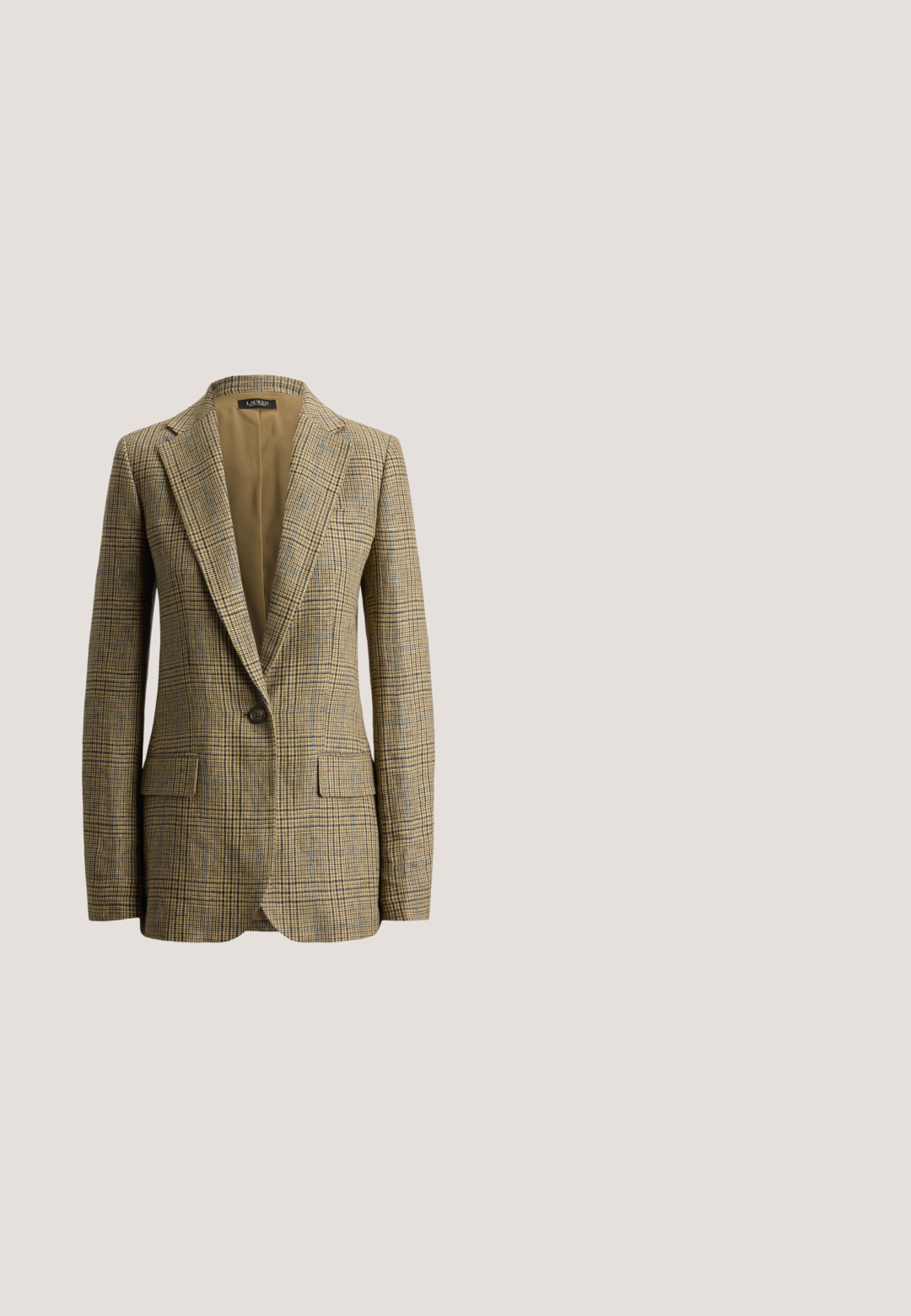 Blazer à carreaux marron et beige à un seul bouton, avec revers à crans et poches avant à rabat, présenté sur un fond blanc uni.; Gilet sans manches en maille torsadée couleur crème avec col en V et petit logo Polo Ralph Lauren bleu foncé sur la poitrine.; Chemise blanche à manches longues en coton avec un col mandarin. Présente des accents de volants superposés sur les épaules et une fermeture à boutons sur le devant.; Jupe plissée beige longueur genou avec large ceinture et plis creux, en tissu lisse, présentée sur fond blanc.; Mocassins en cuir marron avec un panneau avant tissé texturé, bout rond et petit talon empilé. Finition lisse avec des détails de couture subtils.; Sac à main en cuir brun avec un design structuré, des poignées supérieures, un fermoir à verrou en or et des détails de couture visibles pour la texture.