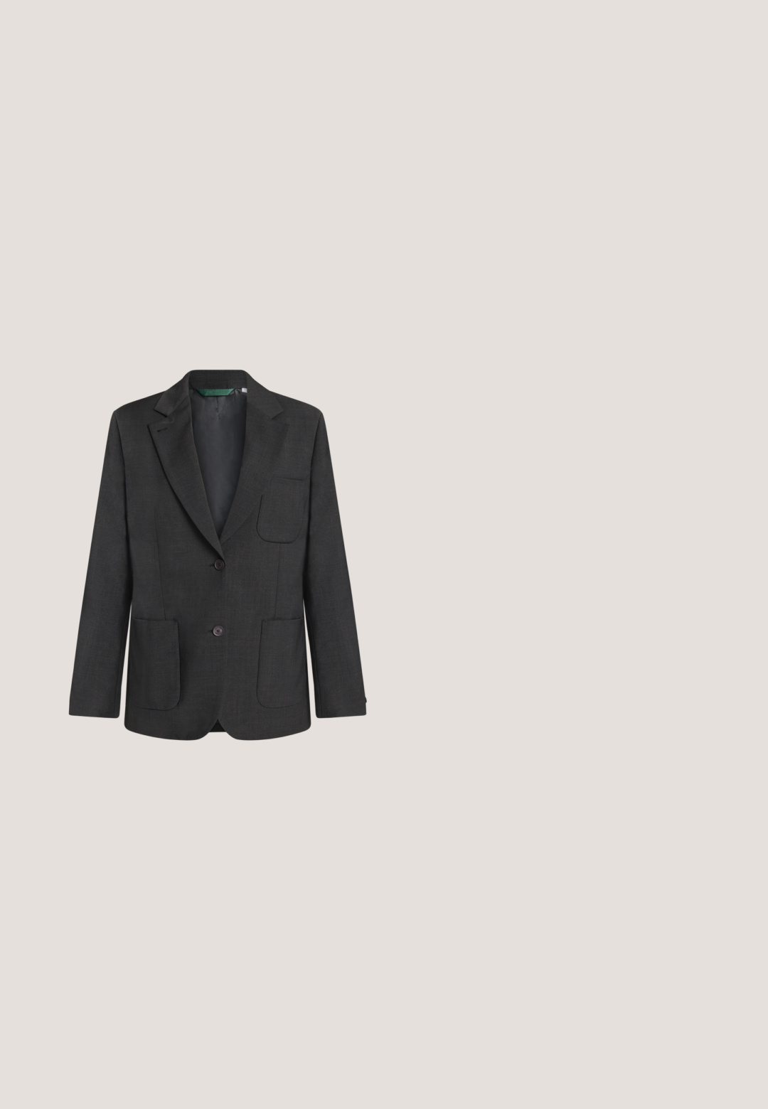 Donkergrijze getailleerde blazer met notched revers, twee opgestikte voorzakken, één borstzakje en twee knopen aan de voorkant.; Zwarte getailleerde gebreide top met lange mouwen, doorschijnende textuur en effen kraag, met knoopsluiting aan de voorkant, getoond tegen een effen achtergrond.; Zwarte maatwerk broek met een vlakke voorkant, riemlussen, rechte pijpen en geen zichtbare zakken. Glad stoftextuur.; Zwarte gepatineerde leren loafers met een franjes ontwerp aan de voorkant en een ronde neus. De zool is plat en voorzien van textuur voor grip.; Zwarte leren tote tas met twee handgrepen en een gestikte voorzak met het ingedrukte Karl Lagerfeld Paris-logo.; Zwarte hars oorbellen in de vorm van een ring met een glanzende afwerking en accenten van zilverkleurig metaal. Cirkelvormig met een uitsparing en een sluiting met post. 