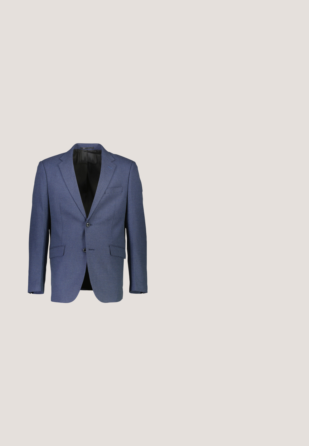 Blauer strukturierter Blazer mit einem Ein-Knopf-Verschluss, zwei frontalen Taschen und einem schwarzen Satin-Innenfutter. Maßgeschneiderte Passform mit Reverskragen.; Hellblaues Herrenhemd mit dünnen weißen vertikalen Streifen, langen Ärmeln, Knopfleiste vorne und klassischem Kragen.; Marineblaue Chinohosen aus einem Baumwollmischgewebe, mit geradem Bein, Fronttaschen, einem Reißverschluss sowie einem einzelnen Knopfverschluss am Bund.; Herrenschuh aus dunkelblauem Leder mit polierter Oberfläche, rundem Zehenbereich, Schnürung mit sechs Ösen und braunem gestapeltem Absatz.; Hellblaues Seidenkrawatte mit glatter Textur und spitzer Spitze. Das Design ist einfarbig ohne Muster oder Akzente.; Schwarzer Leder-Gürtel mit blauer Naht und kanten. Verfügt über eine silberne Metallschnalle in rechteckiger Form und mehreren Einstelllöchern.