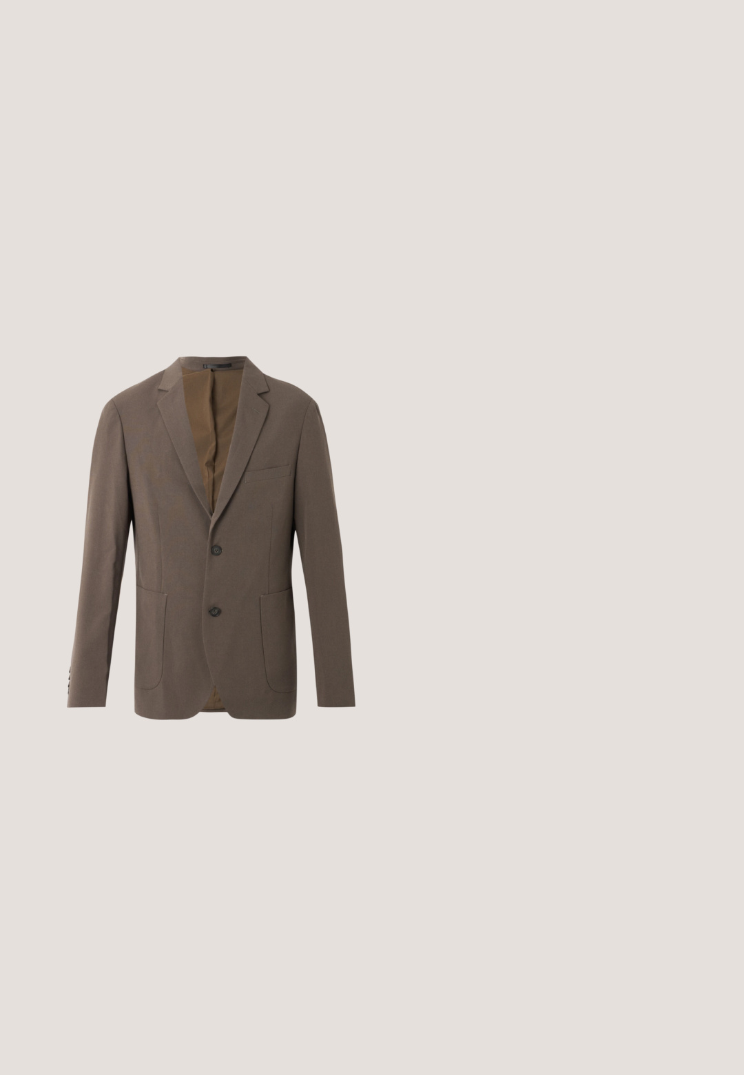 Bruine herenen blazer met twee knopen, reverskraag, borstzak en twee voorzakken, weergegeven tegen een effen lichte achtergrond.; Herenshirt met lange mouwen in donkerbruin, met knoopsluiting aan de voorkant en klassieke kraag op witte achtergrond.; Donker bordeauxrode broek met een slim fit, voorzien van een knoopsluiting, riemlussen en voorplooien. Glad fabric met een strak ontwerp.; Bruine en witte leren loafer schoen die boven een beige tapijt zweeft met een vervaagde beige bank op de achtergrond.; Donkerbruine stropdas met lichtbeige diagonale roosterlijnen op een effen lichte achtergrond.; Bruine leren riem met een rechthoekige zilveren gesp, gladde textuur en een contrasterende lichtere binnenvoering. Eenvoudig, klassiek ontwerp.