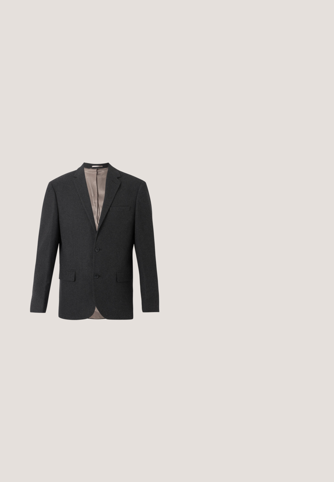 Blazer homme gris foncé avec revers crantés, deux boutons devant, poches à rabat et doublure intérieure beige, vu de face.; Chemise à manches longues avec rayures bleu clair, fabriquée en coton. Elle présente un col classique, une patte de boutonnage et des poignets réglables. Logo discret sur la poitrine.; Pantalons gris à rayures fines en tissu texturé. Dotés d'une taille haute avec des plis et d'une coupe droite.; Mocassins en cuir noir avec une finition texturée, dotés d'une bride décorative à l'avant et d'un bout arrondi. Semelle en caoutchouc pour plus de durabilité.; Lacoste MESSENGER BAG MEN CLASSIC - Sac bandoulière - noir; Ceinture en cuir noir avec une boucle carrée en argent, présentant une texture lisse et un design classique, enroulée soigneusement.
