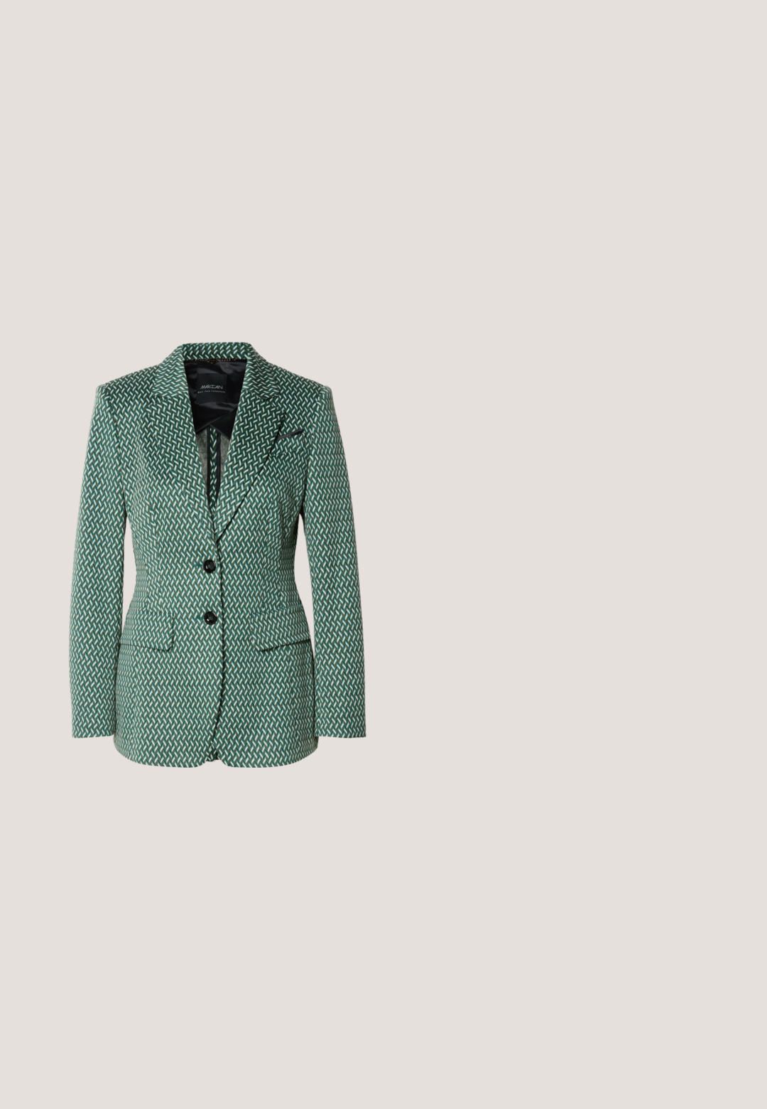 Marc Cain Blazer - dark jade green; Soutien-gorge de sport teal et menthe avec des bretelles croisées, des détails en maille et des bordures noires. Il dispose d'une fermeture à nouer à la taille.; Pantalon évasé bleu marine en tissu texturé avec des plis latéraux et une ceinture ajustée pour une silhouette cintrée.; Chaussure slingback vert olive à petit talon avec bout pointu et bride à boucle, suspendue au-dessus d'une surface grise avec un arrière-plan flou.; Sac à main en cuir noir avec une monture et un fermoir en métal doré. Dispose d'une poignée supérieure et d'une bandoulière amovible pour un port polyvalent.; Boucles d'oreilles dorées au design de feuille torsadée, ornées de petits pierres scintillantes, et maintenues par un fermoir à tige.