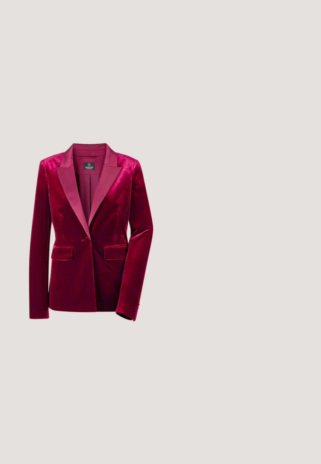 Dieprode fluwelen blazer met een slank ontwerp, een gladde textuur en een zak aan de linkerkant nabij de taille. Subtiele glans verbetert het uiterlijk.; Witte kanten top met hoge kraag, opgeblazen lange mouwen en bloemmotief. Satijnen afwerking langs de onderkant voor extra detail.; Fluwelen rok in diep bordeauxrood, met een gladde textuur, een volledige lengte en een elastische taille voor comfort. Geen zichtbare sluitingen.; Lace-up enkelboot in rood en zwart, met bloemmotieven, een gestructureerde afwerking en een houten hak. Metalen logo-accent aan de zijkant.; Zwarte fluwelen crossbodytas met geborduurd bloem- en hemellichamendesign. Heeft een afgeronde vorm en een zwarte leren riem.; Keramische vogelfiguur met een blauw en wit verenpatroon, een gouden basis en gedetailleerde vleugels. Heeft een ronde lijf en kleine voetjes.