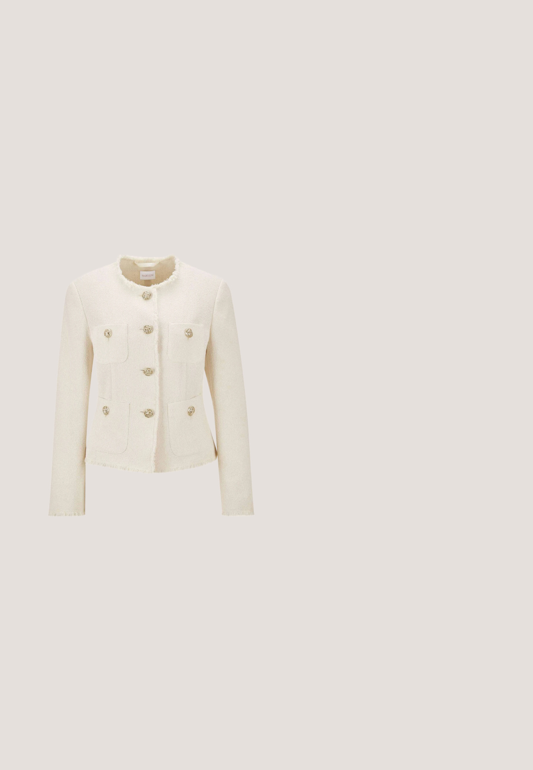MADELEINE Blazer - pebble; Witte jumpsuit met lange, geplisseerde mouwen, een diepe V-hals en een getailleerde taille. Zachte, gladde stof met een ontwerp met wijde pijpen over de volledige lengte.; Beige lakleren high-heeled pumps met een spitse neus, ondiepe uitsnijdingen aan de zijkanten en een slanke hak. Gladde textuur met een glanzende afwerking.; Kat-oog zonnebril met een doorzichtig lichtroze frame, een gradient bruine lens en geperforeerde textuur op de armen. Gouden accenten op de tempels.; Lichtgrijze designertas met gouden kettingriem, geperst patroon en centrale gouden sluiting met een gestileerde letter G.; Gouden hartvormige studoorbellen met aan de ene kant heldere rhinestones en aan de andere kant gegraveerd met "GUESS." Gladde afwerking, gepolijste oppervlakte.