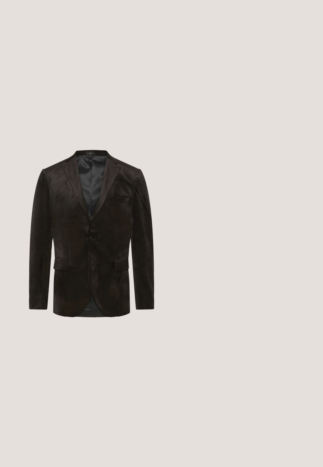 Brun fløjl blazer med satinrevers, enkelt knaplukning, to forlommer og en glat, elegant inderside.; Sweater med komplekse strikkede mønstre i beige, hvid og lyseblå. Struktureret finish med ribbede manchetter og kant, design med rund hals.; Herrebukser i lige snit i afdæmpet grøn med forreste plisseringer, sidelommer, bæltestropper og knaplukning i taljen.; Brune læder Oxford sko med brogue-detaljer, der har en rund tå, snørebåndsdesign og gummisål for bedre greb.; Firkantet navyblåt tørklæde med gentagne cirkulære orange og blå blomsterprint og "Les Deux" skrift i hjørnerne og midterkanten.; Brun læder messenger taske med klaplukning, justerbar stofrem, synlige sømdetaljer og præget logo på forsiden.