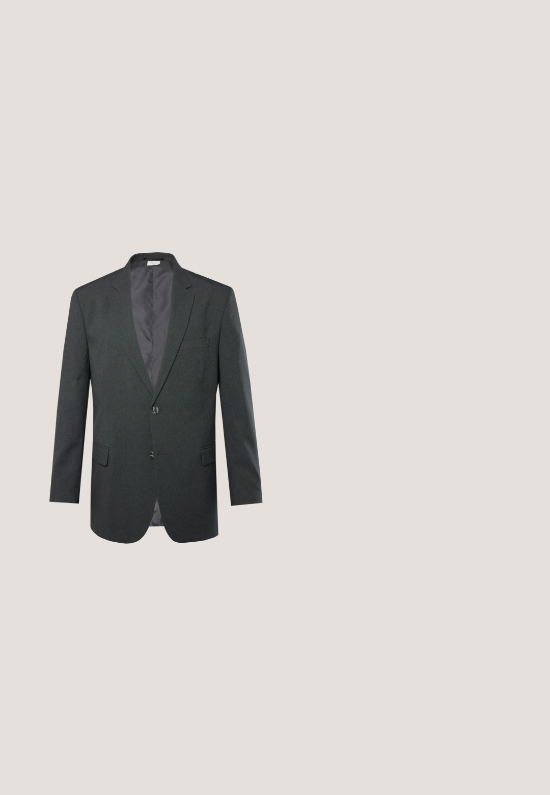 Donkergrijze blazer met notch-revers, twee steekzakken, enkele knoopsluiting en een gladde voering. Klassiek tailleurontwerp.; Zwarte gebreide crewneck trui met lange mouwen en geribbelde manchetten en onderrand, weergegeven op een effen lichte achtergrond.; Witte blouse met lange mouwen gemaakt van gladde stof, voorzien van een klassieke kraag, knoopsluiting aan de voorkant en afgeronde zoom.; Donkergrijze slim-fit herenbroek met riemlussen, knoopsluiting aan de voorkant en ritssluiting tegen een witte achtergrond.; Zwarte leren nette schoen met een ronde neus, subtiele stiksels, zes veterogen en een lage hak. Gladde textuur met een gepolijste afwerking.; Zwarte leren riem met een grote rechthoekige zilveren gesp, herhaaldelijk geborduurd met de merknaam "HUGO" in verschillende oriëntaties.