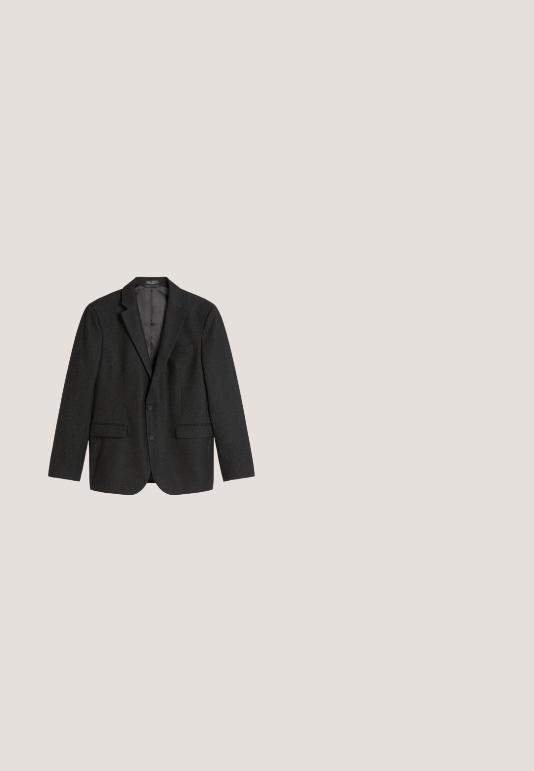 Schwarzer Wollblazer mit einem einreihigen Design, zwei Vorderaschen, Reverskragen und einer subtilen gesprenkelten Struktur. Futter im Innenraum.; Schwarzer V-Ausschnitt-Pullover mit langen Ärmeln, geripptem Hals- und Ärmelbündchen, weichem Stoff, taillierter Passform, ohne Muster oder Verzierungen.; Langärmliges Button-Down-Hemd im schwarz-weißen Karomuster, aus Baumwolle gefertigt. Hat einen Kragen und sieben vordere Knöpfe.; Schwarze gerade geschnittene Hose mit Gürtelschlaufen und seitlichen Taschen, flach auf weißem Hintergrund liegend dargestellt.; Schwarzer Lederschnürschuh mit dicker Profilsohle und abgesteppten Details, seitlich auf weißem Hintergrund gezeigt.; Schwarze Crossbody-Messenger-Tasche mit gesteppter Klappe, zwei vorderen Schnallenverschlüssen und verstellbarem Schultergurt, auf weißem Hintergrund dargestellt.