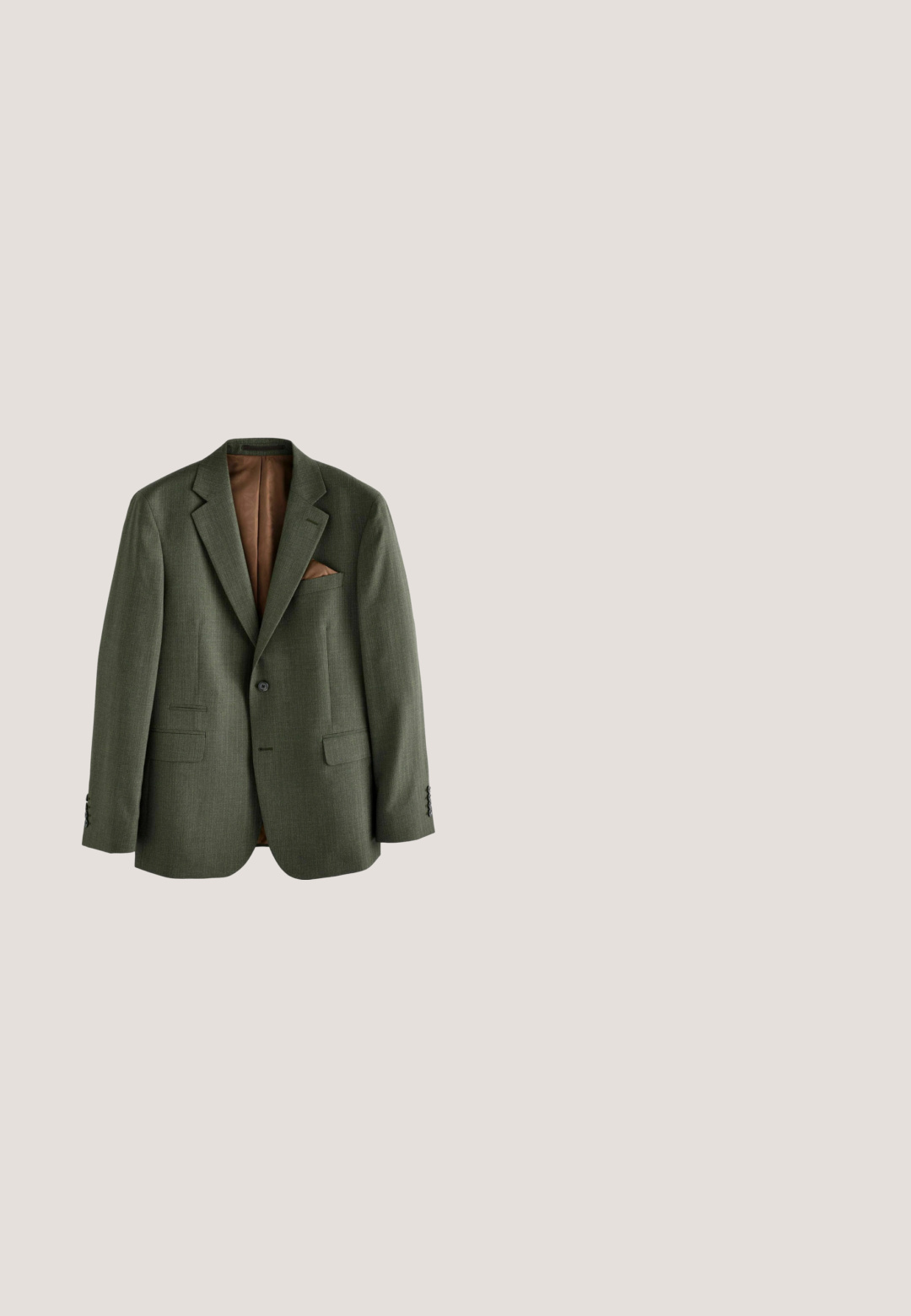 Oliven grøn blazer med en tekstureret overflade, to forlommer, en brystlomme med en brun accent og en brun satinforing.; Brun rullekravesweater med lange ærmer, lavet af et glat strikket stof. Har et tætsiddende design og ribbede manchetter og krave.; Mørkegrå formelle bukser med subtilt vinduesrude-mønster, forknap og sidelommer, vist fladt på en hvid baggrund.; Mørkebrune læder herrefutter med en gylden hestebidsdetalje foran og en lav stablet hæl.; Brun og beige ternet silketørklæde med en glat, ensfarvet brun kant og "Polo by Ralph Lauren"-logo i hjørnet.; Brun læder aktetaske i rektangulær form, med frontlomme med lynlås, topgreb og aftagelig skulderrem. Glat tekstur, minimal hardware.