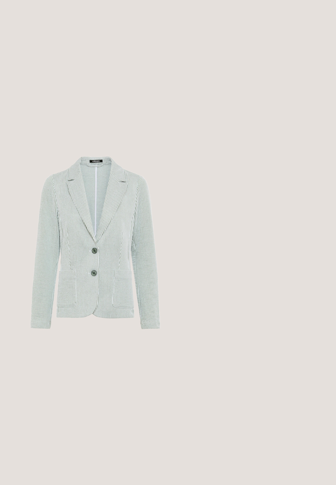 Lichtgrijs en wit verticale strepen blazer met inkeping revers, twee knopen aan de voorkant en twee opgestikte zakken aan de voorkant.; Witte nauwsluitende dames T-shirt met korte mouwen, geribbeld en met een ronde hals en een klein maatlabel aan de binnenzijde van de kraag.; Lichtblauwe slim-fit jeans met knoop- en ritssluiting aan de voorkant, voorzakken en riemlussen, getoond op een witte achtergrond.; Lichtbeige sneakers met een glad synthetisch bovenwerk, ronde neus, platte veters, een getextureerde zool en een contrasterende hieltab in grijs.; Roxy JUNIPERS  - Zonnebril - green; Lichtgrijze leren clutch met een ronde flap, verstelbare schouderband, gegraveerd logo en subtiele textuur. Accenten in zilverkleurig metaal.