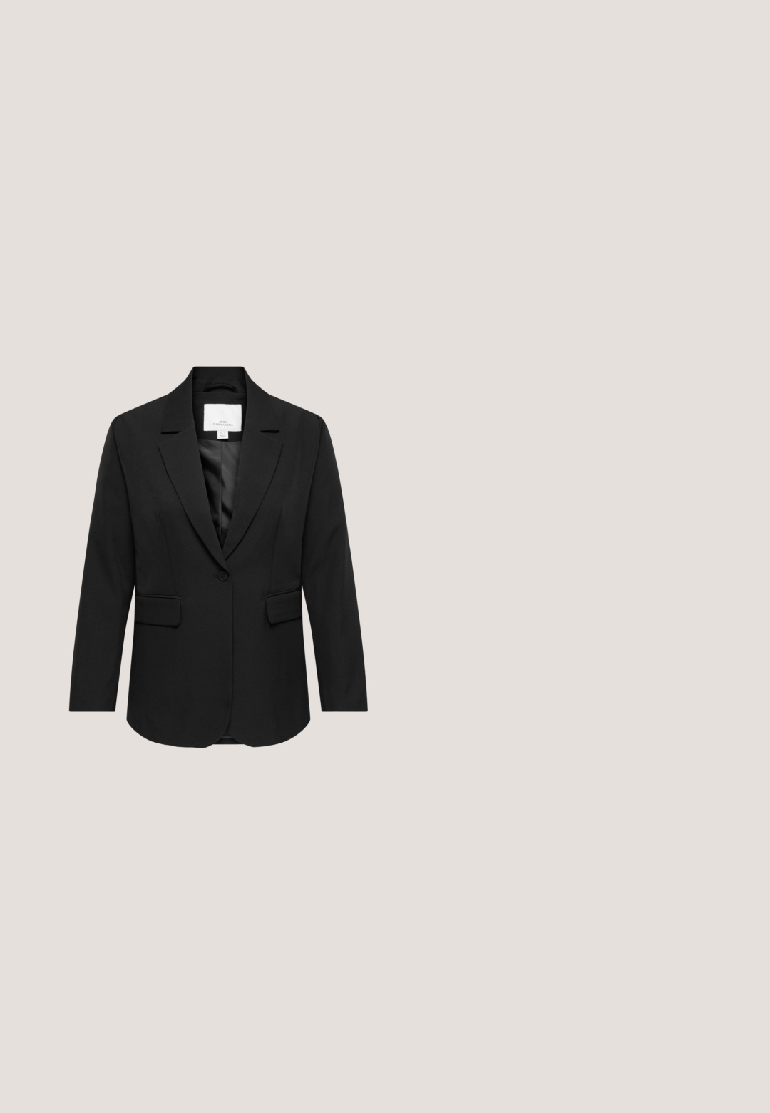 Sort blazer med enkelt knap, klapkrave, klaplommer og glat inderfor.; Sort kortærmet damestrik med dyb V-hals og snoet knudedetalje ved brystet.; Sorte, brede bukser lavet af et glat stof med to forlommer og en flad talje. Skræddersyet design med en ren silhuet.; Sort dameslingbacksko i ruskind med spids tå, blokhæl og guldspænde på hvid baggrund.; Sort clutch i læder med håndledsrem og klaplås, med et lille metal brandlogo på fronten.; Guldtonet slangesmykke med et glat, fleksibelt design, der har en lås i lobster stil og en justerbar forlængerkæde for længde.