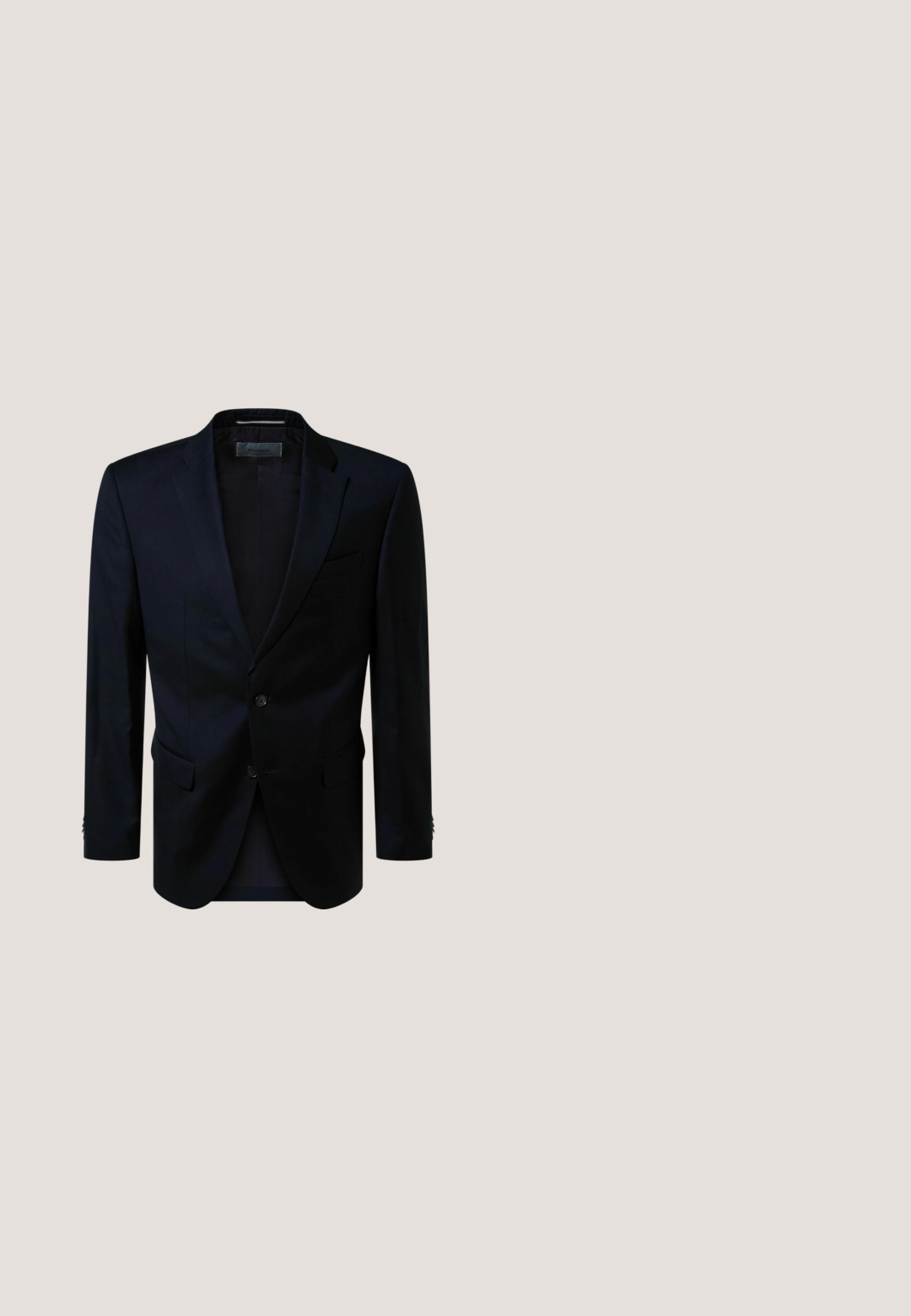 Mannen donkerblauwe blazer met notch-revers, twee voorknoopjes, klepzakken en een borstzak, weergegeven op een witte achtergrond.; Lichtblauw geruit overhemd met lange mouwen, button-down kraag en knopen aan de voorkant. Glad katoen met een klassieke pasvorm.; Marineblauwe chino's gemaakt van een zachte, duurzame stof. Voorzien van een knoopsluiting, riemlussen en een recht gesneden ontwerp. Geen zichtbare patronen.; Marineblauwe suède instapschoenen met een gladde afwerking en een witte rubberen zool. Heeft een decoratieve stitch op het bovenwerk en een minimalistisch ontwerp.; Compact blauwe leren crossbodytas met voorvak met klep, ritssluiting en subtiele metalen logodetails.; Blauwe geweven stoffen riem met gevlochten structuur, zilveren rechthoekige gesp en donkerblauwe leren riemlus, opgerold op een witte achtergrond.
