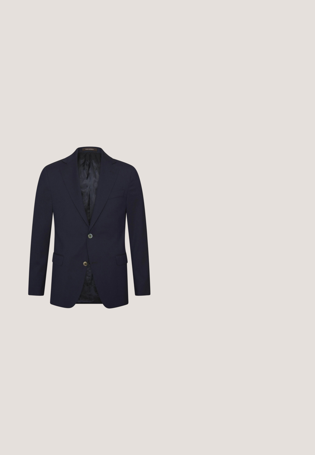 Oscar Jacobson EGO - Sakko - dark blue; Hellblaues Hemd mit langen Ärmeln und durchgehender Knopfleiste aus strukturiertem Stoff. Verfügt über einen klassischen Kragen und eine dezente Logo-Stickerei auf der Brust.; Herren gerade geschnittene marineblaue Anzughose mit Gürtelschlaufen, Bügelfalte vorne und einem dezenten strukturierten Stoffmuster.; Braune Leder-Dressschuhe mit runder Spitze, minimaler Naht und glattem Finish. Verfügt über einen niedrigen Absatz und ein einfaches Schnürdesign.; Marineblaue Krawatte mit kleinen gelben Teleskop-Symbolen, die gleichmäßig über den Stoff verteilt sind.; Brauner Ledergürtel mit einer matten, dunklen, rechteckigen Metallschnalle, teilweise aufgerollt auf weißem Hintergrund.