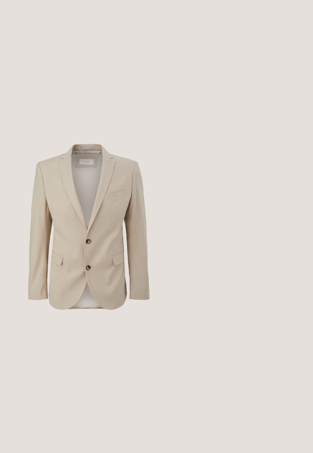 Hellbeige Blazer aus strukturiertem Stoff, mit einreihigem Schnitt, zwei Vordertaschen und drei dunklen Knöpfen.; Braunes Langarmhemd mit Knopfleiste, spitzem Kragen, einzelnen Manschetten und schlanker Passform, dargestellt auf weißem Hintergrund.; Braune, gewebte Stoffhose mit lockerer Passform, Kordelzugbund und vorderen Falten. Gerade Beine und keine sichtbaren Taschen oder Befestigungen.; Braune LederDressschuhe mit glatter Textur, abgerundetem Zeh, minimaler Naht und Schnürdesign. Verfügt über einen niedrigen Absatz und eine polierte Oberfläche.; Braun gestreifte Krawatte aus glattem Stoff, mit schmaler Breite und spitzem Ende, geeignet für formelle Anlässe.; Brauner Ledergürtel mit glatter Oberfläche, ausgestattet mit einer silbernen Metallschnalle und feinen Nähten entlang der Kanten. Klassisches und robustes Design.