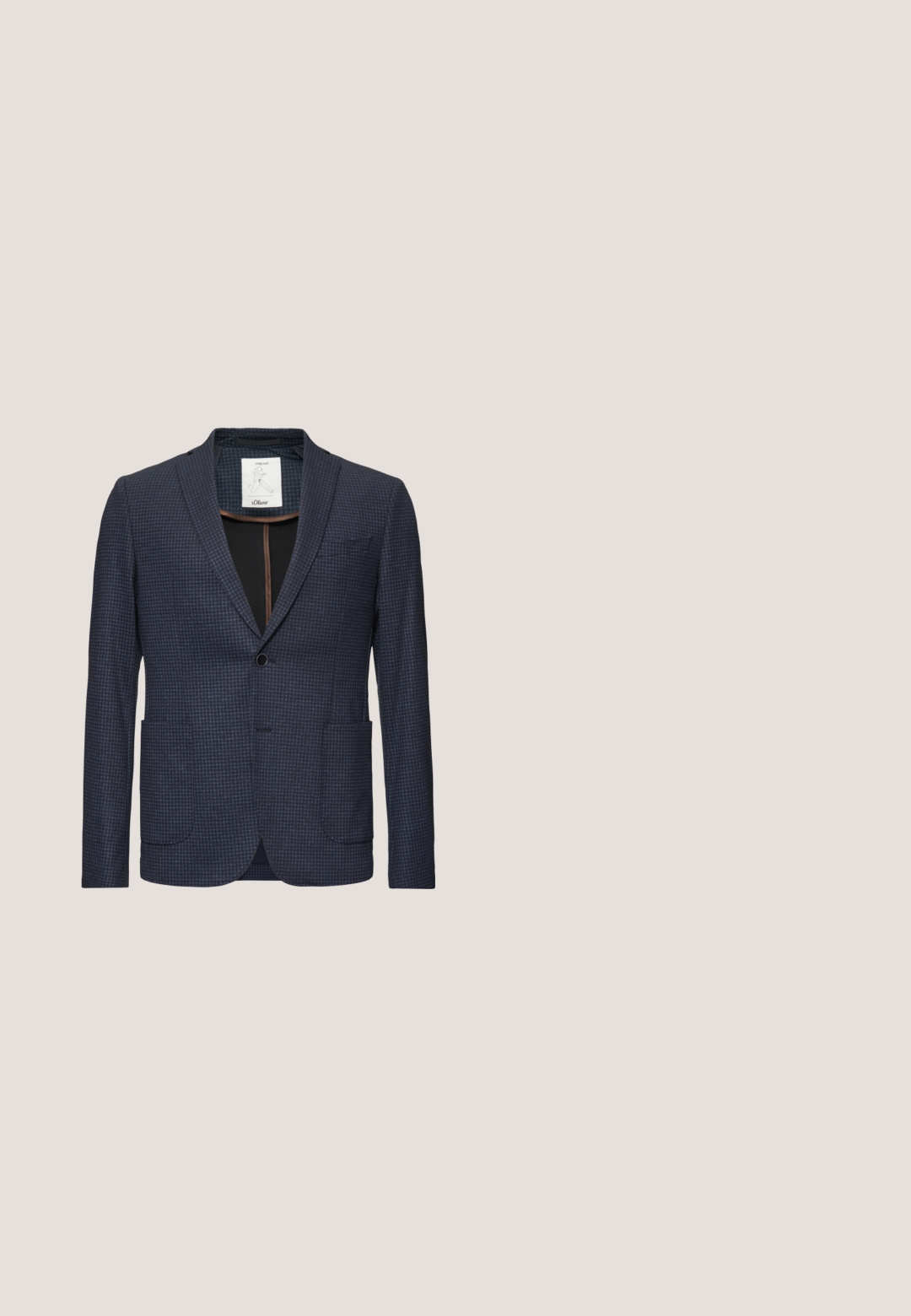 Donkerblauwe textuur blazer met een subtiel patroon, twee voorzakken, een enkele knoopsluiting en een contrasterende binnenvoering.; Donkerblauw herenoverhemd met lange mouwen en klein wit ruitpatroon, van achteren getoond op een egale lichte achtergrond.; Marinelblauwe tailored broek met een slim fit, voorzien van een knoopsluiting, zijzakken en een gladde, licht gestructureerde stof.; Marineblauwe suède instappers met een ronde neus, slip-on ontwerp, decoratieve stiksels en metalen oogjes aan de zijkant. Rubberen zolen voor grip.; Marineblauwe stropdas van gladde stof, met een spits uiteinde en een zilveren dasspeld nabij het midden voor extra detail.; Navy leren riem met een zilveren metalen gesp. De riem heeft een gladde textuur en een klein logo-embleem nabij de gesp.