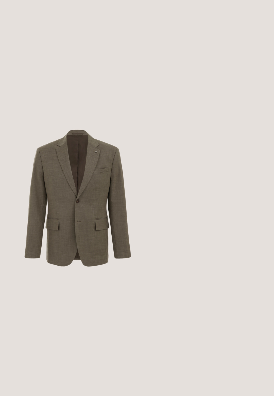 Olijfgroene blazer van gestructureerde stof. Heeft een nietched revers, twee voorste klepzakken en een enkele knoopsluiting. Bruine binnenvoering.; Zwart mouwloos top met ronde hals, brede schouderstijl, rechte zoom en losse pasvorm.; Zwarte rechte broek van gladde stof, met een knoopsluiting en zijzakken in een klassiek ontwerp.; Lichtgrijze suède sneakers met een witte rubberen zool, voorzien van ronde veters en een minimalistisch design, gecombineerd met zwarte broek.; Zilverkleurige ketting met schakels die in elkaar grijpen, een glad oppervlak en een centrale plaat met de gravure "Emporio Armani." Verstelbare sluiting.; Tanteren leren riem in donkergrijs met een gladde afwerking. Voorzien van een zilveren metalen gesp en meerdere gaatjes voor verstelbare maat.