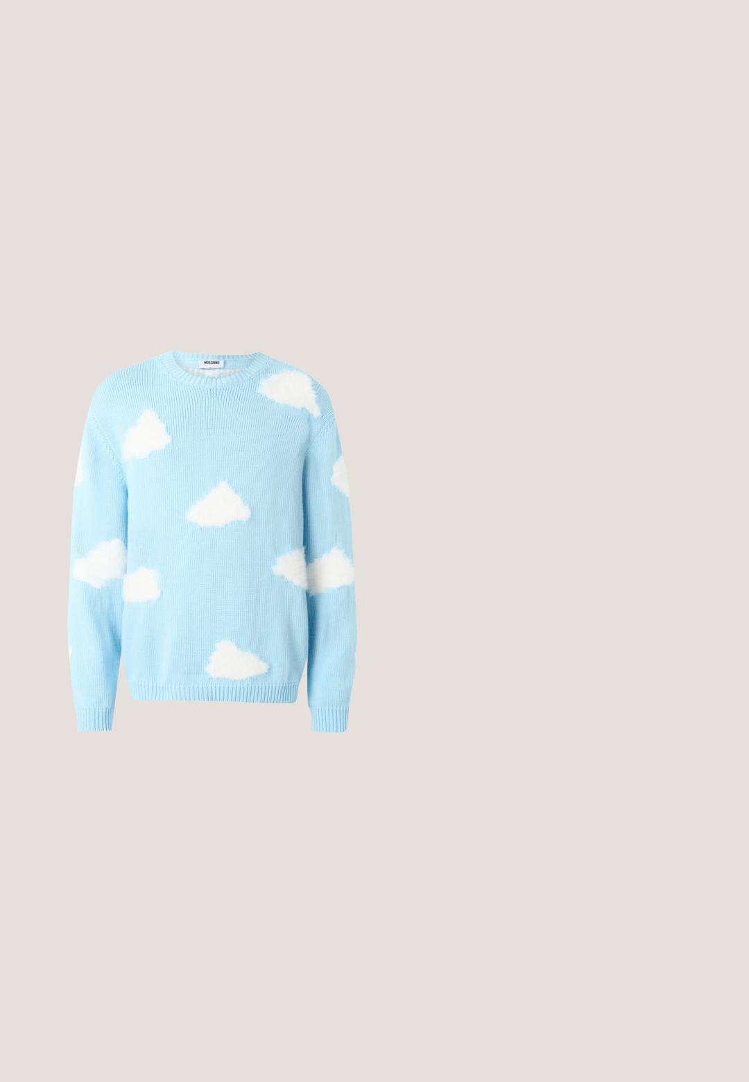 Pull en tricot bleu clair avec des motifs de nuages blancs duveteux dispersés sur le corps et les manches, col rond et poignets côtelés.; Chemise habillée à manches longues bleu clair avec des rayures verticales bleu foncé, fermeture boutonnée à l'avant et col pointu sur un fond uni.; Pantalon bleu marine sur mesure en tissu lisse, avec devant plat, passants pour ceinture et plis marqués pour un look soigné.; Chaussure habillée en cuir noir avec un bout arrondi, un design à lacets et des détails de couture subtils. Présente un petit talon et une texture lisse.; Cravate bleu marine en tissu texturé, de design étroit et à pointe. Le matériau présente un motif subtil pour ajouter des détails.; Ceinture en cuir noir brillant enroulée avec une boucle métallique rectangulaire argentée sur un fond clair uni.