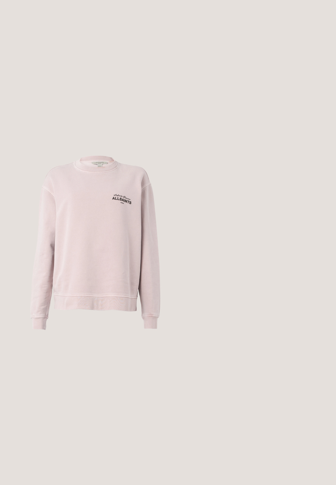 Lichtroze long-sleeve sweater met ronde hals, geribbelde manchetten en zwarte tekst "Infinite Summer ALLSAINTS London" op de linkerborst.; Lichtblauw T-shirt met korte mouwen en ronde hals, met een klein geborduurd logo gecentreerd onder de halslijn.; Beige zachte terry shorts met elastische tailleband en trekkoord, ontworpen voor casual of loungewear.; Beige en bruine sneaker met paarse accenten, gestructureerd mesh en gladde materialen, voorzien van een witte zool en een merkgebonden veterhouder.; Taupekleurige rechthoekige leren crossbodytas met gouden BOSS-logo en afneembare gebrande stoffen riem op een witte achtergrond.; Zilverkleurige oorbellen met hangende geometrische studs, versierd met kleine kristallen en grote rechthoekige facettenstenen.