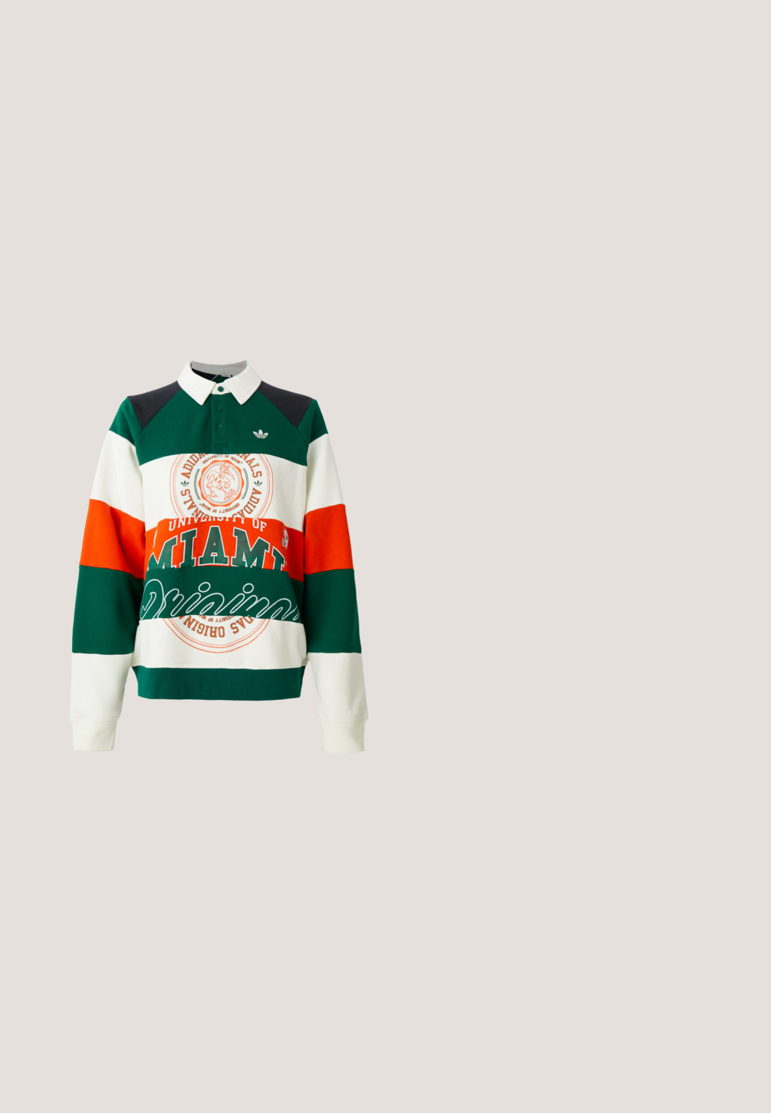 Roheline, valge ja oranž triibuline pusa koos kraega. Omab Miami ülikooli logo ja teksti, samuti Adidas trefoil embleemi.; Roheline tõmblukuga spordijope kõrge kraega, kolme valge triibuga varrukatel, kreemjad mansetid ja Adidas logo rindkerel.; Roheline sametist sneaker, millel on kolm valget triipu, kummi tallaga ja kuldne "Gazelle" logo küljel. Madala lõikega disain ja paeltega kinnitamine.; Rohelised läbipaistvad ovaalsed päikeseprillid pruuni klaasiga ja "QUAY" brändiga templettidel, kaldu valgel pinnal.; Sinine ja valge käekott läikiva viimistlusega, millel on kaks sinist sangast, eemaldatav õlarihm ja esiküljel silmapaistev sinine logo.; Helmekett mitmevärviliste ümarate helmestega, keskel sile ovaalne sinine helmest, kuldne lukk ja väiksed kuldsed vaheliistud.