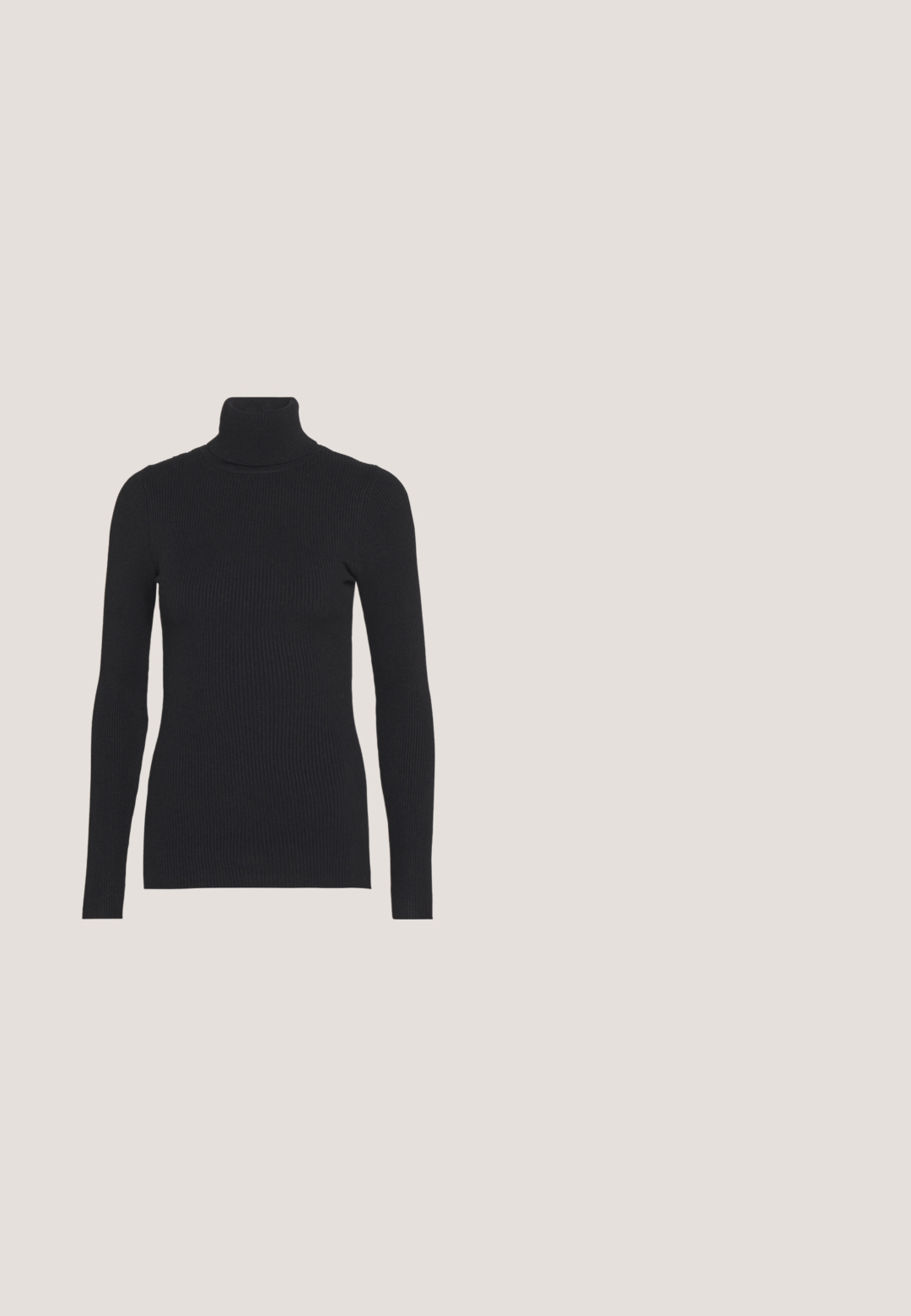 Sort ribbet rullekravesweater med lange ærmer og en tætsiddende silhuet. Teksturen er glat med et vandret ribmønster.; Sort læder skjorte med knaplukning fortil, spidse kraver og to brystlommer. Har en løs pasform og glat tekstur.; Sort vide bukser lavet af let stof, med plisseret front, knaplukning og glat tekstur.; Sort læder ankelstøvle med elastiske sidepaneler, chunky gummisål og trækstropper. Inkluderer diskret branding præget på siden.; Sort læder crossbody taske med rektangulær form, der har en stofrem og en metallynlås. Etiketdetaljer på forsiden.; Sølv kæderekæde med forøgede led, som har en rund charm og et justerbart spænde til tilpasning af længden. Glat metaloverflade.