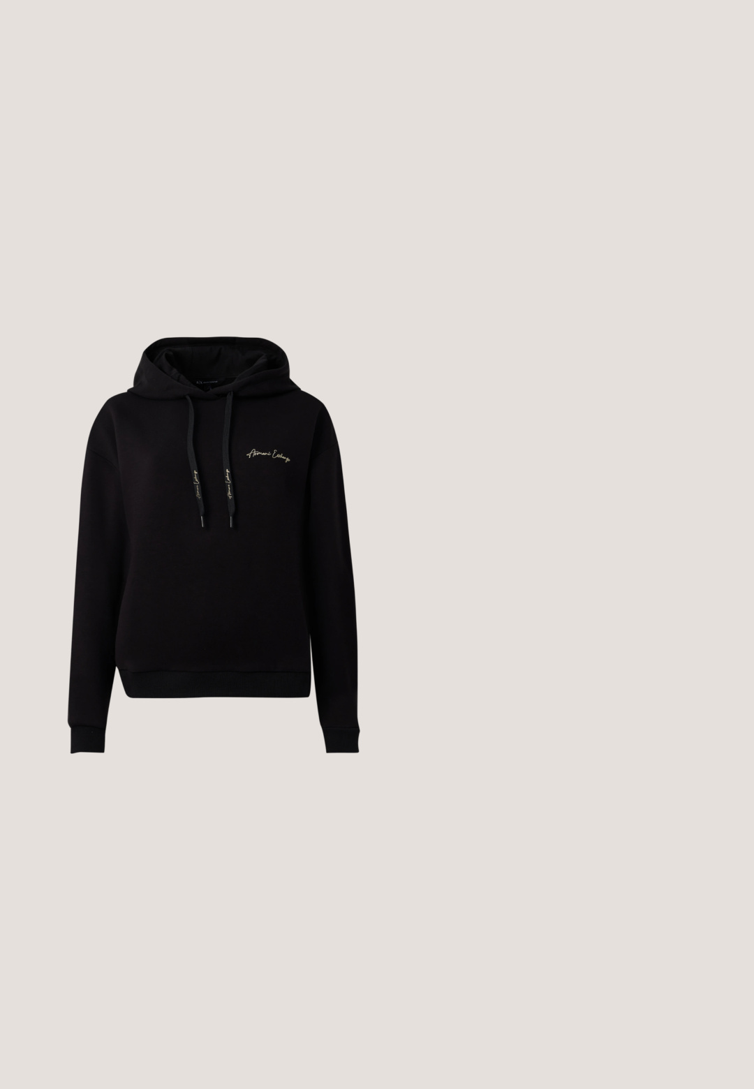 Sudadera negra de tejido suave, con un bolsillo delantero, puños acanalados, cordones y un logo bordado en dorado en el pecho.; Camiseta negra de manga corta hecha de algodón con un ajuste relajado, que presenta un logo dorado "AX" centrado en el pecho.; Pantalones negros de tiro alto y pernera ancha con cintura elástica y un cinturón negro fino con hebilla dorada.; Bailarinas de cuero negro con punta redondeada, textura suave y un acento de logo dorado en el costado. Posicionadas sobre una superficie reflectante.; Bolso negro hecho de material brillante con un diseño de logo en relieve, dobles asas, una correa de hombro desmontable y herrajes en plata.; Par de pendientes de aro dorados pulidos con postes delgados y cierres con bisagra, exhibidos sobre un fondo liso gris claro.