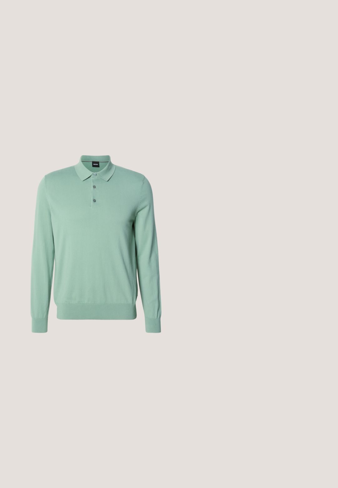 Polo manches longues vert clair avec col, deux boutons, poignets et ourlet côtelés, présenté sur fond blanc.; Chemise en maille noire à manches courtes avec col et patte de boutonnage sur le devant, en tissu texturé avec cinq boutons visibles.; Pantalon de costume formel noir avec ceinture en satin et jambes fuselées, présenté sur un fond clair uni.; Chaussure habillée en cuir noir brillant avec un petit talon, fermeture à lacets et bout rond, vue de côté sur un fond uni et clair.; Sac de voyage en cuir noir avec deux poignées supérieures, bandoulière amovible et petit logo "Hugo" centré près de la fermeture éclair supérieure.; Ceinture en cuir noir avec boucle rectangulaire argentée, embossée du logo "BOSS" répété, enroulée sur fond blanc.