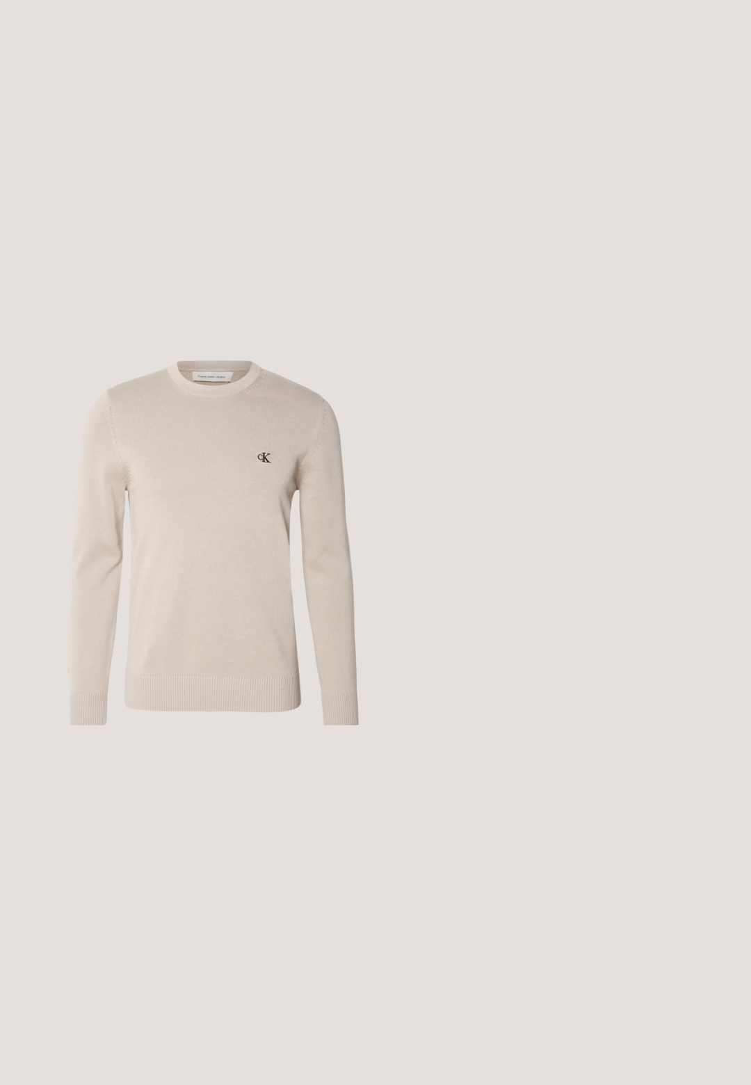 Beige pullover trui van een katoenmix, met een ronde hals en geribde manchetten. Subtiele 'CK'-logo geborduurd op de borst.; Wit overhemd met lange mouwen en klassieke kraag, gemaakt van gladde stof, voorzien van een knoopsluiting aan de voorkant en een afgeronde zoom.; Grijze slim-fit pantalon met een subtiel ruitpatroon, ceintuurlussen en een vlakke voorkant tegen een effen witte achtergrond.; Zwarte leren formele oxfordschoen met veters zwevend boven een beige tapijt, met een ronde bruine tafel op de achtergrond.; Zwarte stropdas met een gladde textuur, slank ontwerp en puntige tip. Geen patronen of accenten zichtbaar, afgebeeld tegen een effen witte achtergrond.; Zwarte leren riem met een glanzende zilveren rechthoekige gesp en een gladde afwerking. Beschikt over een enkele riemlus en een schoon, minimalistisch ontwerp.