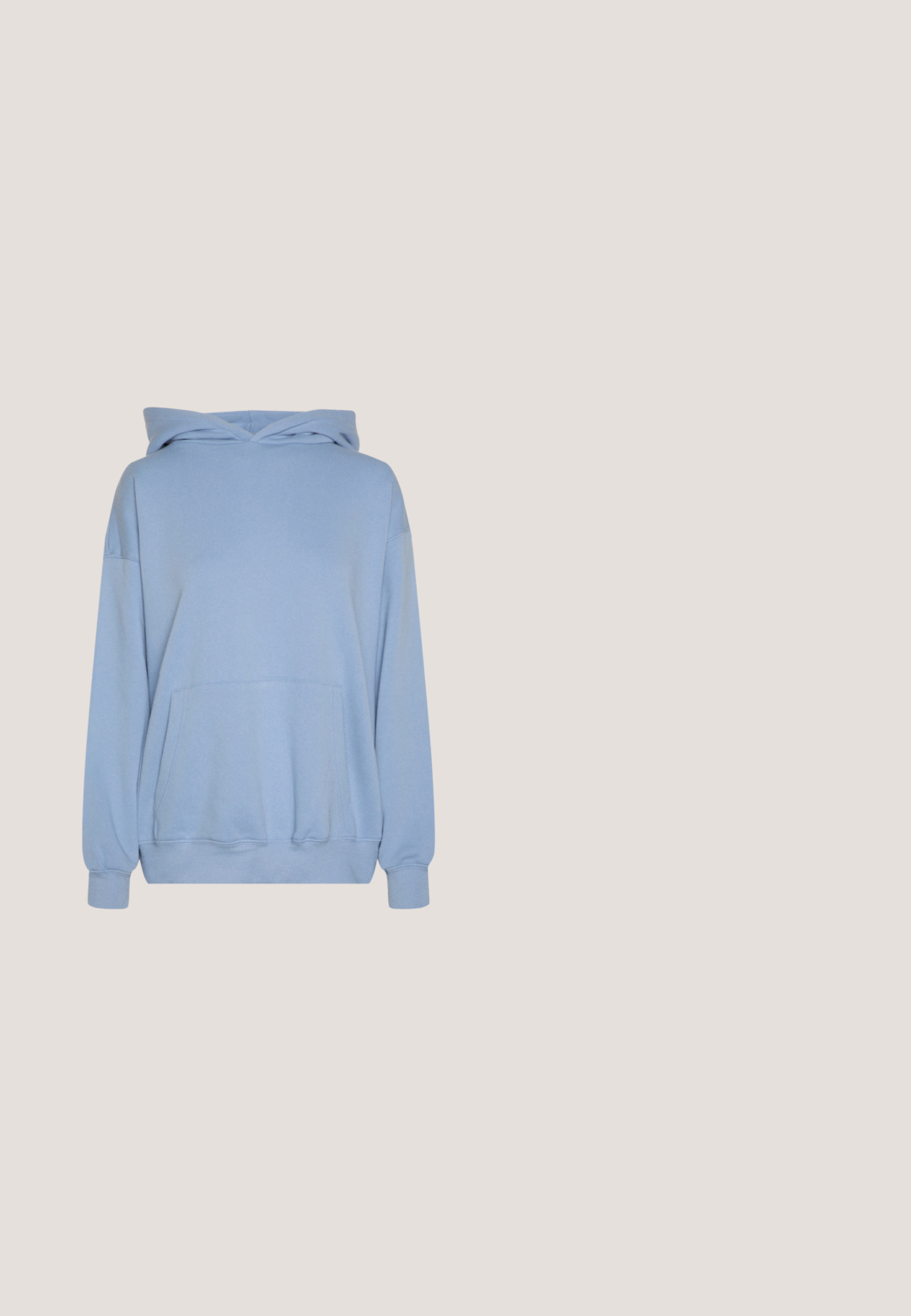 Cotton On CLASSIC HOODIE - Hættetrøje - soft blue; Hvid, letvægts, stræktilpasset t-shirt med rund halsudskæring og korte ærmer, der har en glat tekstur og ingen synlige mønstre.; Marineblå sweatpants med snor i taljen, tapered ben og ribbede manchetter; lavet af blødt, holdbart stof med sidelommer.; Hvid lavtop lærredssneakers med hvide snørebånd, sorte striber på sålen og gummieret tekstureret tåhætte, sidevendt på hvid baggrund.; Storede sorte oversized solbriller med katteøjeform, mørkt tonede linser og glansfuldt plastisk stel. Har tykke stænger for støtte.; Sølv hoops øreringe, cirkulær form, glat skinnende tekstur og ensartet bredde hele vejen igennem. Minimalistisk design uden yderligere accenter.