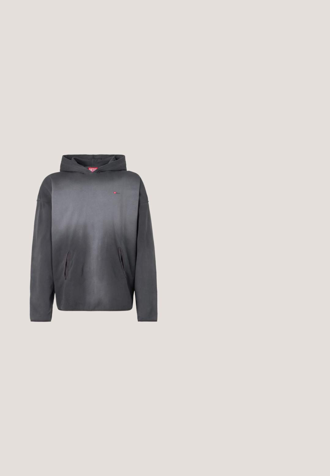 Donkergrijze hoodie met een klein rood logo op de borst en twee zakken aan de voorkant, afgebeeld op een witte achtergrond.; Oakley RISE TEE - T-shirt basic - blackout; Zwarte cargobroek met een elastische tailleband, meerdere grote zakken en ritszakken aan de zijkant. Gemaakt van lichte, gestructureerde stof.; Zwarte en grijze Diesel sneakers met dikke zool, vetersluiting en gestructureerd ontwerp op een effen lichtgrijze achtergrond.; Arnette HOT SHOT - Zonnebril - dark grey; Zwarte leren riem met zilverkleurige metalen gesp met het woord "DIESEL". De riem heeft meerdere verstelgaten langs de lengte.