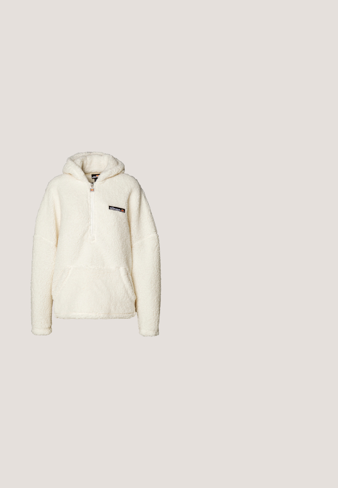 Ellesse ZEPPY - Hoodie - off white; Beige cropped t-shirt van katoen, met korte mouwen, een ronde halslijn en een bordeauxrode logoafdruk op de linkerborst.; Khaaki cargobroek met wijde pijpen, een elastische tailleband, voorzakken en verstelbare koord cuffs. Gemaakt van lichtgewicht stof.; Bruine en beige sportieve schoen met een bovenwerk van gestructureerd mesh, neon groene accenten en een dikke roze rubberen zool. Heeft een ingewikkeld vetersysteem.; Gewatteerde crème handtas met een gebogen handvat, ritssluiting en contrasterende zwarte accenten. Voorzien van geperst merklogo over het oppervlak.; Zilveren hoepel oorbellen met goudkleurige ronde accenten en een uitgesneden patroon, met een gepolijste afwerking en een stijlvolle, moderne uitstraling.