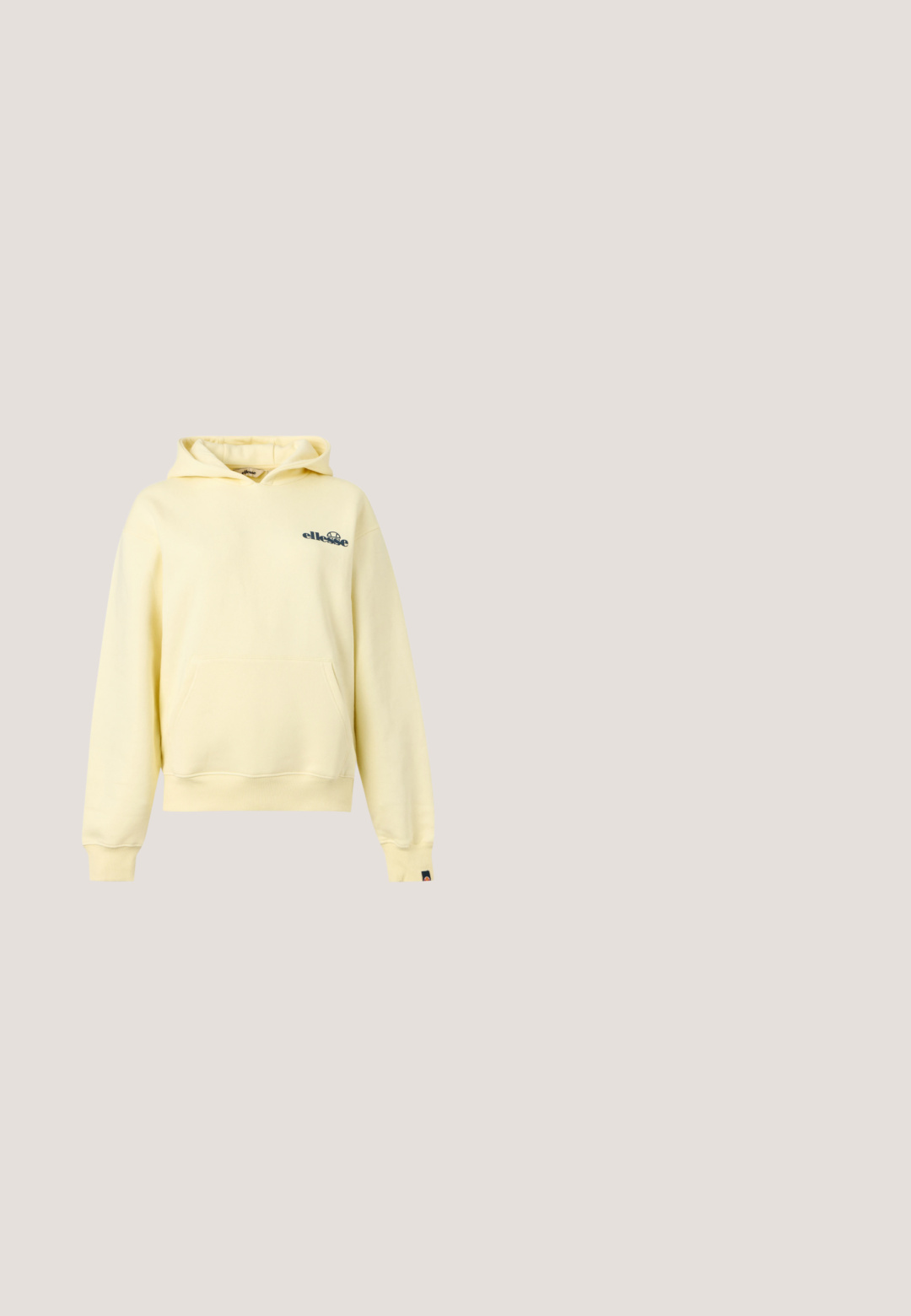Sweat à capuche jaune clair avec poche avant, petit logo foncé sur le côté gauche de la poitrine et étiquette sur le poignet de la manche gauche.; T-shirt crème à manches courtes et col rond avec petit logo demi-cercle noir sur le côté gauche de la poitrine, design uni sur fond gris clair.; Pantalon de sport droit couleur bleu sarcelle foncé avec taille élastique et bandes blanches sur les côtés, arborant un petit logo New Balance blanc sur la hanche.; Sneaker FILA crème et beige avec des panneaux en mesh, semelle épaisse et design à lacets, vue de côté sur un fond uni.; Sac fourre-tout noir avec un motif géométrique, fermeture éclair et doubles anses en tissu gris. Dispose d'un intérieur spacieux et d'une forme structurée.; Paire de petites boucles d'oreilles créoles en argent avec des formes ondulées irrégulières et des fermoirs à tétons sur fond blanc uni.