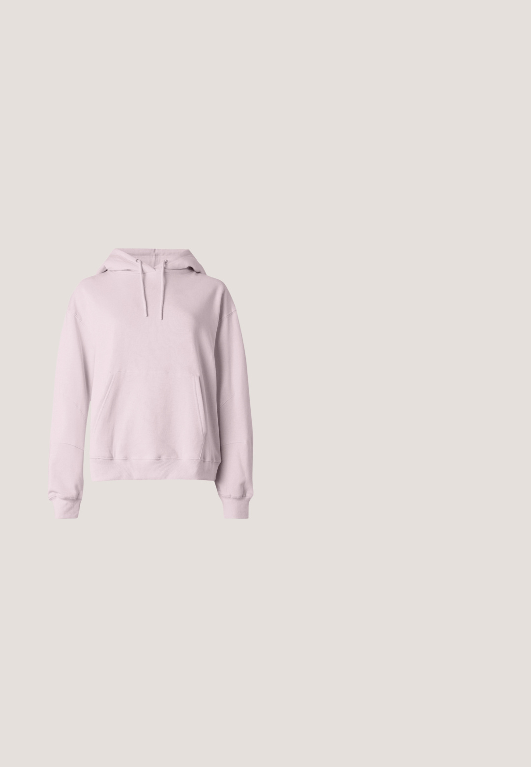 Sudadera con capucha de color rosa claro con cordones, mangas largas, bolsillo frontal tipo canguro y puños y dobladillo acanalados sobre un fondo liso.; Camiseta de algodón blanca con cuello redondo, que presenta un pequeño logotipo negro de la Torre Eiffel en el lado izquierdo del pecho. Mangas cortas y ajuste relajado.; Pantalones cortos de baloncesto rosa con cintura elástica, bolsillos laterales y un pequeño logo Jumpman blanco en la pierna izquierda.; Zapatillas deportivas robustas de color rosa pastel con anchas tiras de velcro y puños altos en el tobillo envueltos con cinta de satén sobre un fondo blanco.; Bolso tote acolchado en crema con rayas rosas y marrones. Presenta dos asas acolchadas y una forma estructurada para facilitar el transporte.; Pendientes en tono plateado con un diseño ondulado y texturizado, con forma de media lunas superpuestas; el acabado pulido realza las cualidades reflectantes.
