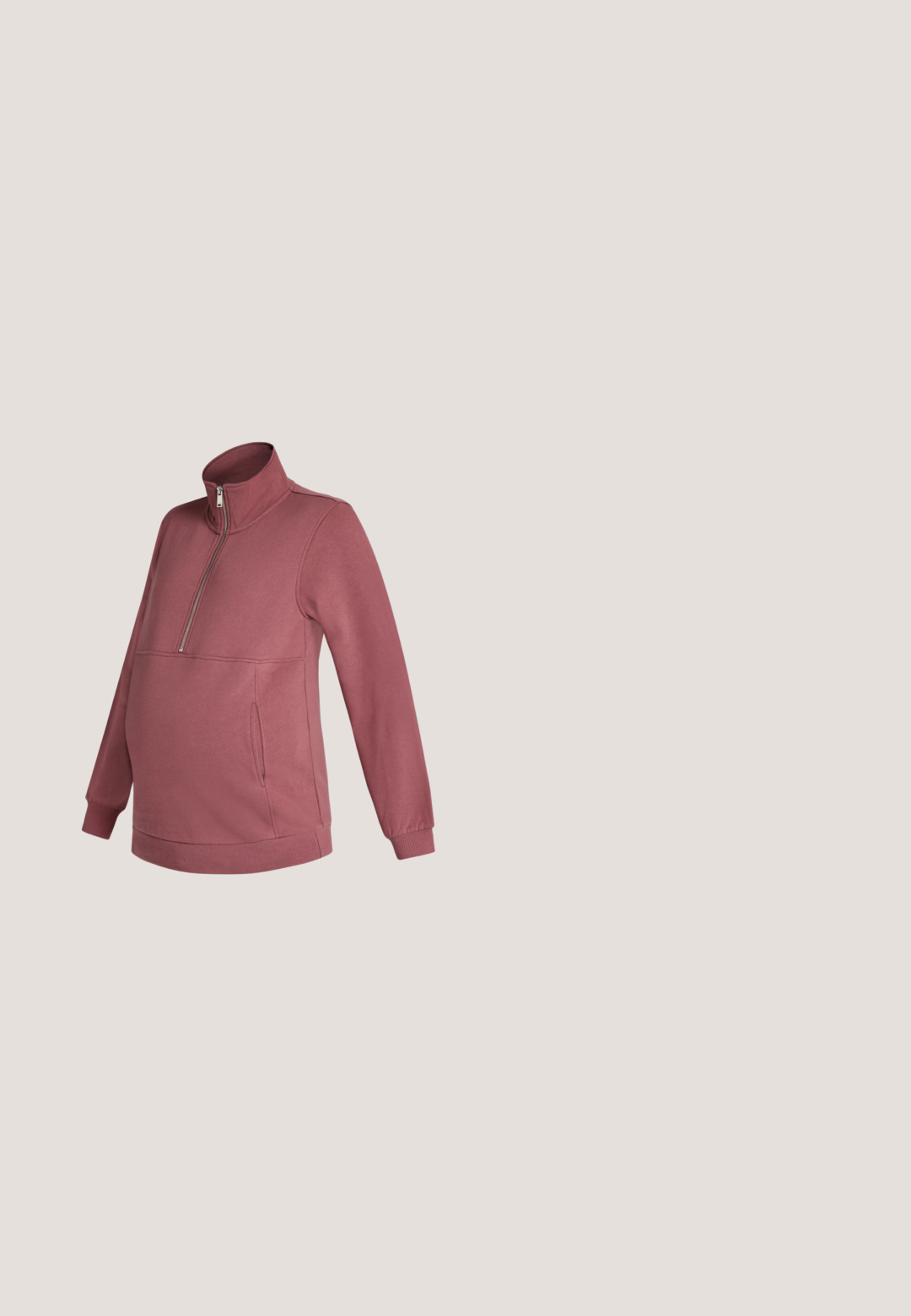 Anna Field MAMA by Zalando MATERNITY ZIP THROUGH FUNNEL NECK SWEATSHIRT - Φούτερ - 18-1512 tcx rose brown; Μπλούζα εγκυμοσύνης με μακριά μανίκια σε βαθύ μωβ χρώμα, με εφαρμοστό μπούστο και σούρες στη μέση κάτω από το στήθος για άνεση και στυλ.; Ανοιχτό γκρι παντελόνι εγκυμοσύνης από μαλακό ύφασμα. Διαθέτει ελαστική μέση, πλαϊνές τσέπες και στενά τελειώματα στους αστραγάλους.; Μπορντό σουέντ αθλητικό παπούτσι με λευκές λεπτομέρειες και κορδόνια, υφή στο πλαϊνό πάνελ και μπεζ καουτσούκ σόλα σε απλό λευκό φόντο.; Καφέ υφασμάτινη τσάντα με υφή και μία λαβή δεμένη σε κόμπο, εμφανίζεται μπροστά σε απλό φωτεινό φόντο.; Δύο ζευγάρια ασημένια σκουλαρίκια κρίκοι με ελαφρώς χτυπημένη υφή σε λευκό φόντο.