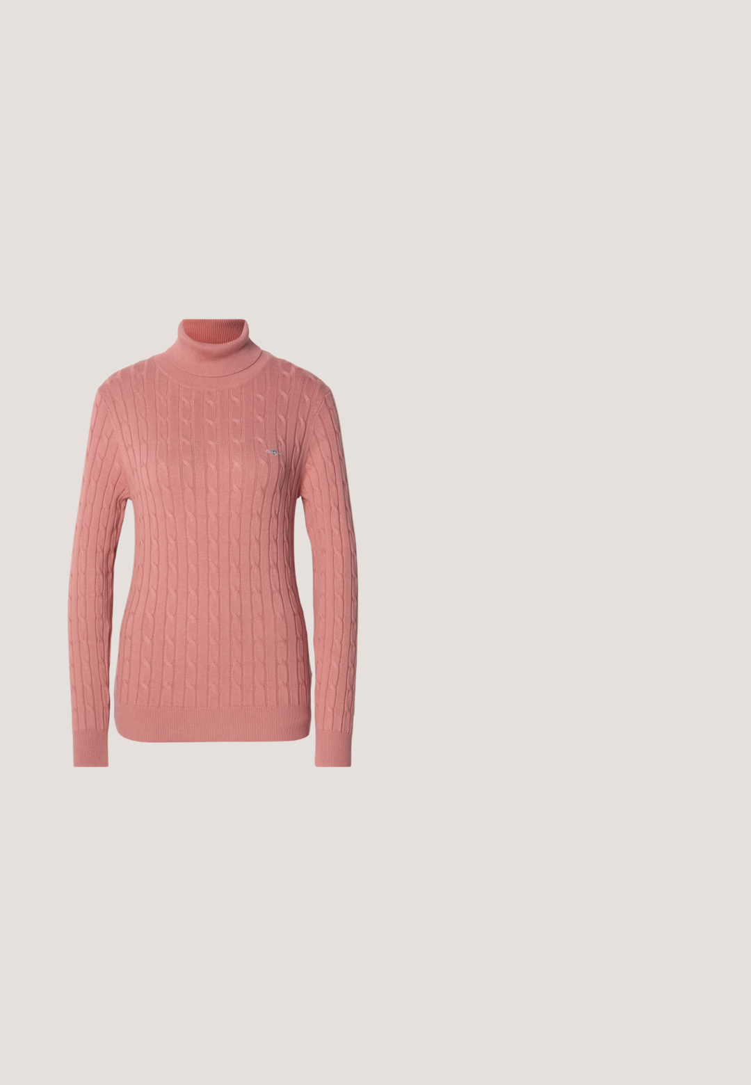 Pull over rose à col roulé en tricot fantaisie, avec des manches longues, des bords côtelés aux poignets et à l'ourlet ; présente un petit logo sur la poitrine.; Débardeur en coton rose avec un col rond et un design dos nageur. Présente des ourlets double couture et une texture douce et lisse.; Jupe en denim blanc dotée d'une fente à l'avant, d'un design à cinq poches, d'une fermeture à bouton et à zip en métal, ainsi que de détails de couture en bas.; Baskets blanches avec des accents en daim, des lacets texturés et une semelle en caoutchouc. Associées à un pantalon beige ample. Logo affiché sur le côté.; Sac cabas en cuir blanc avec double poignées, couture minimale et détails de fermeture éclair latérale sur un fond uni.; Ceinture en suède marron avec boucle en métal doré et deux passants dorés, posée à plat sur un fond blanc.