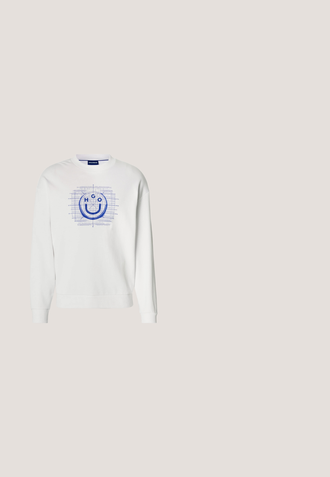 Hvid sweatshirt lavet af bomuld, med et blåt grafisk design med bogstaverne "HGO" og et smilende emblem mod en gittermønster.; Lyseblå poloshirt med korte ærmer, to knapper og et lille broderet BOSS-logo på venstre bryst.; Lys blå denim jeans med lige ben, knaplukning, fem lommer og subtilt falmet tekstur. Har metal hardware detaljer.; Sneakers med en overdel i brun ruskind, beige mesh-paneler og en sål i gummigummi. Markant zigzag-design på siderne. Snørebåndslukning.; Sort nylon laptop taske med to håndtag, en aftagelig rem, en lynlås lomme og diskret branding. Tekstureret overflade med et elegant design.; Mørkeblåt ruskindsbælte rullet sammen med en rektangulær metalspænde og syninger langs kanterne på en ensfarvet lys baggrund.