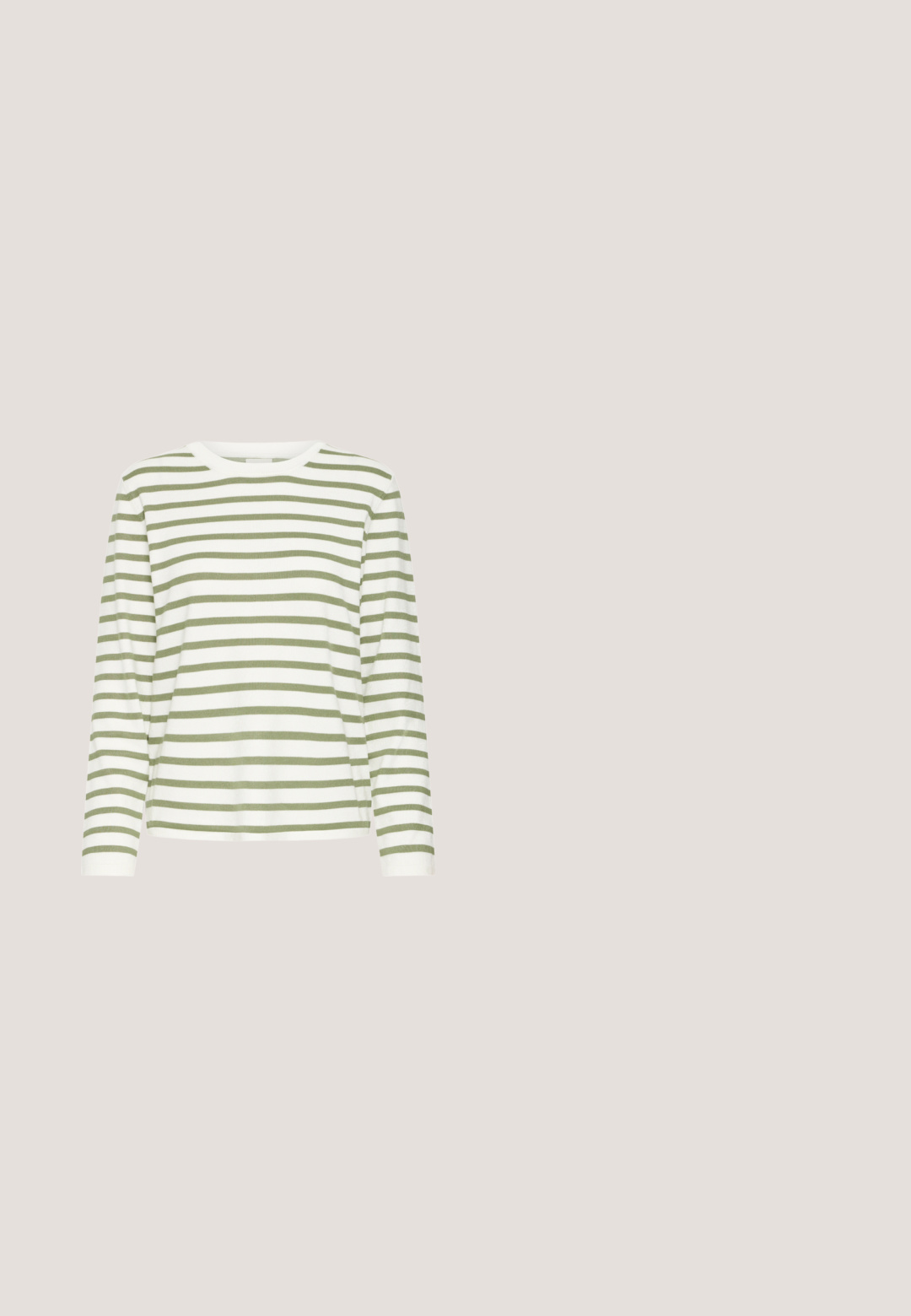 Top de manga larga con rayas alternas en verde oliva y blanco, cuello redondo, tela suave y corte holgado.; Camisa de pana verde oliva con cierre de botones en la parte delantera, dos bolsillos en el pecho, un cuello y mangas largas con puños. Tejido texturizado de canalé.; Pantalones de pierna ancha marrones, fabricados con una mezcla de algodón texturizado, que cuentan con un cierre frontal de botón y un diseño de cintura estándar.; Zapatilla deportiva baja de ante beige con franja lateral amarillo claro, cordones estampados y suela de goma beige vista desde el lado exterior.; Bolso de hombro de ante verde oliva con forma suave y redondeada y correa ancha, mostrado sobre fondo blanco.; Collar de doble hilo con una fina cadena de plata y una tira de cuentas verdes, asegurado con cierre de plata y cadena ajustable.