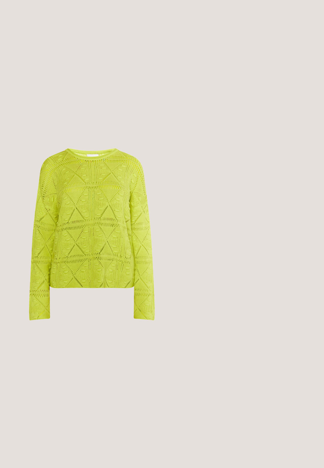 Limegrøn strikket sweater med geometriske mønstre, lange ærmer og rund halsudskæring med en struktureret finish og loose fit.; Brun langærmet skjorte med stående krave og trykknap, to forlommer med klap og skjult knaplukning.; Mørk grønblå løstsiddende bukser med elastisk talje og snor, med sidelommer og lige brede ben.; Brune læder Chelsea-støvle med elastiske sidepaneler, brogue-detaljer og en pull tab. Har en rund tå og en stablet hæl.; Brun læder crossover taske med lynlåslukning, som har tekstureret overflade, diskret logo og justerbar strop for alsidighed.; Gul vedhængs halskæde med et cirkulært charm med et præget design, fastgjort til en tynd, tekstureret kæde med en lås og justerbar længde.