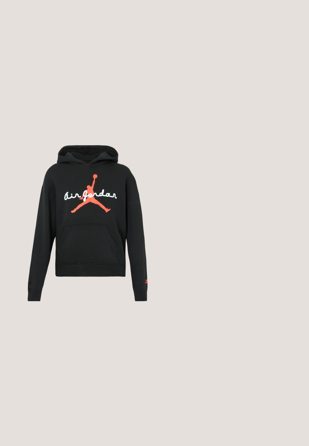Sweat à capuche noir avec une poche avant, arborant un grand logo "Air Jordan" rouge et blanc ainsi qu'une silhouette rouge d'un joueur de basketball.; T-shirt gris à manches courtes avec un dégradé subtil, col rond et un petit logo bleu sur la poitrine. Texture du tissu lisse.; Pantalon noir à jambes droites avec passants pour ceinture, fermeture avant par bouton et zip, présenté sur un fond gris clair.; Chaussures de sport noires avec une tige en tissu texturé, des accents brillants et une semelle à coussin d'air proéminente. Présente des éléments de design distincts en forme de vague.; Sac bandoulière noir Calvin Klein avec sangle réglable, deux poches avant zippées, motif logo discret et patch logo Calvin Klein.; Collier en chaîne argentée avec des maillons plats et larges, ornés de carrés noirs espacés régulièrement, chacun gravé de motifs floraux.