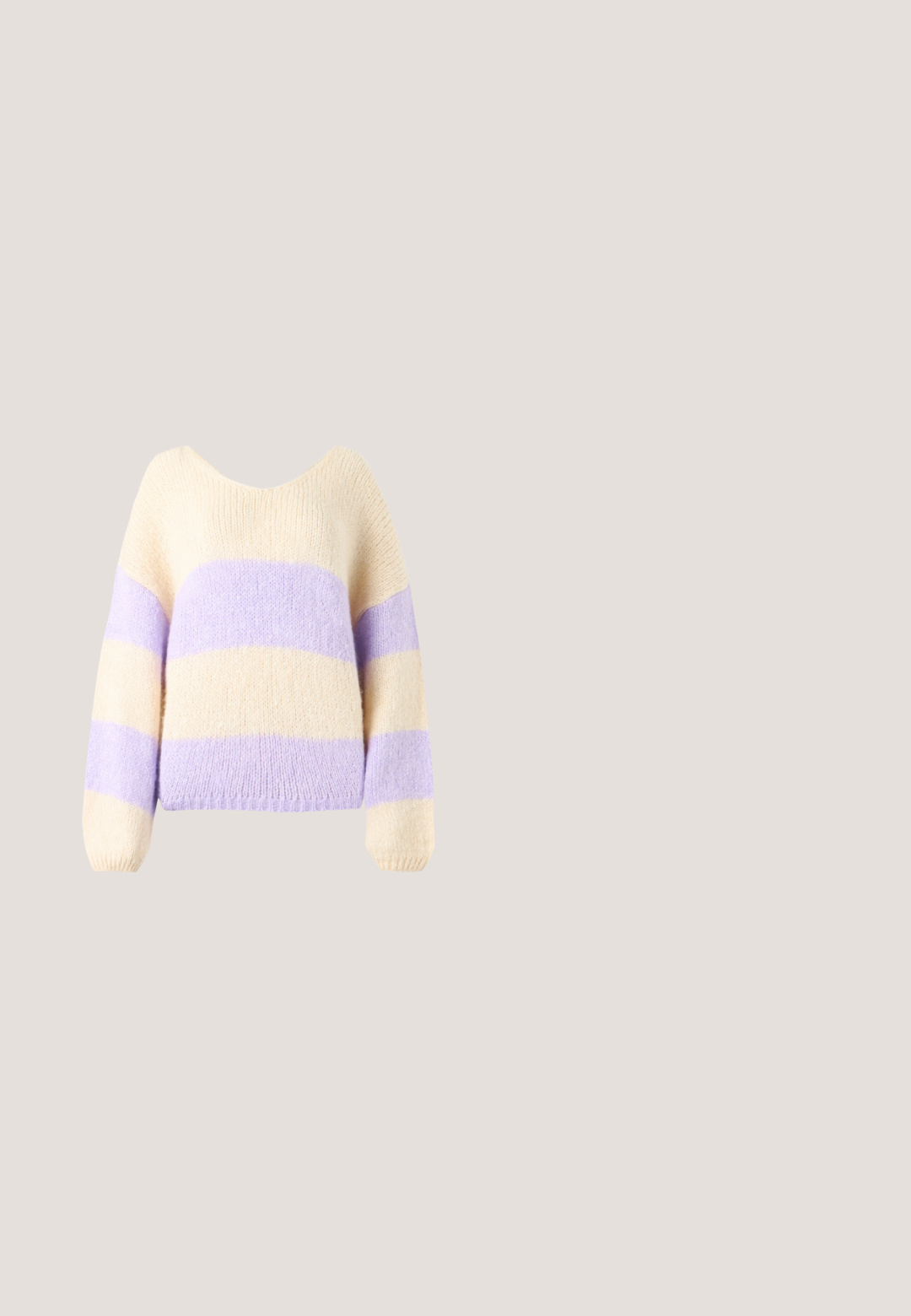 Pull en maille avec un large col, présentant des rayures horizontales crème et lavande. Tissu doux et texturé avec des manches longues.; Blouse rose clair avec des manches volantes et un décolleté en V. Elle possède une fermeture à boutons à l'avant et un buste ajusté qui s'évase en style peplum.; Even&Odd by Zalando Minijupe - lilac; Koi Footwear WILD LOTUS - Escarpins à plateforme - green; Col en tissu bleu clair à pois avec des volants et un nœud à nouer à l'avant, conçu comme un accessoire décoratif pour le cou.; Pochette à pièces en cuir rose en forme de cœur avec sangle de poignet et fermeture éclair dorée, marquée d’un petit texte doré "Furla".
