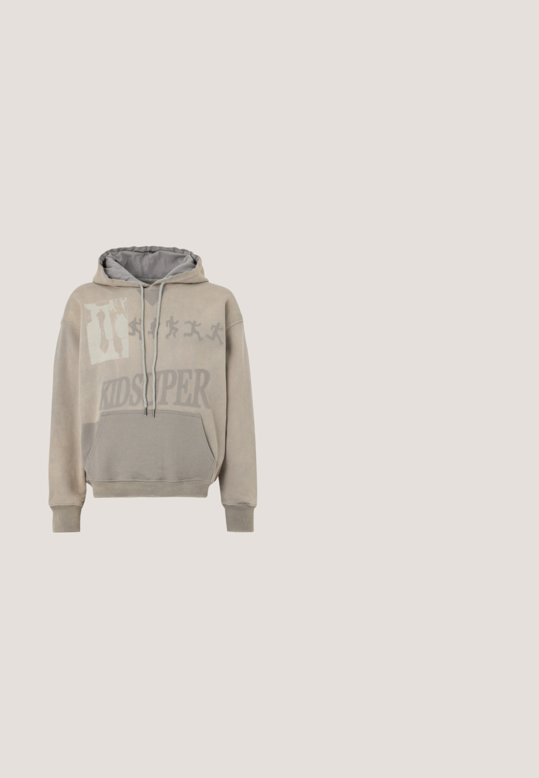 Falmet beige hættetrøje med stort grafisk tryk, der har en lomme og justerbare snore. Indersiden er grå med ribbede manchetter.; Sort T-shirt med korte ærmer og rund hals, med lige kant, vist fladt mod en lys grå baggrund.; Sorte lige ben bukser med bæltestropper, frontknap og lynlås lukning på ensfarvet lys baggrund.; Jack & Jones JFWJENSEN - Mokkasiner - moonbeam; Sort, rektangulært toilettaske med to sidelommer og frontlynlås, præget med "J. LINDEBERG".; Mørkebrun læderbælte med krokodilletekstur, sølvrektangulært spænde og afrundet metalspids, snoet på hvid baggrund.