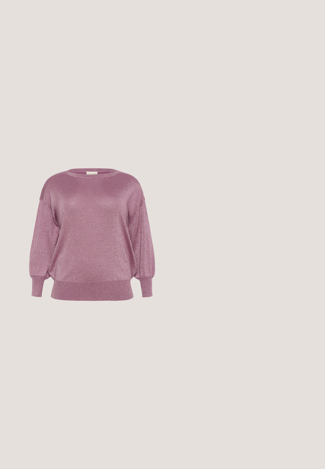 Pull en métal rose avec une coupe décontractée, un col rond et des manches bouffantes. Tissu texturé avec éclat et ourlet et poignets côtelés.; Chemise à boutons dans un motif zèbre beige et noir, avec un col structuré, des manches longues et des boutons avant bien en évidence.; Pantalons larges taille haute gris avec un pli avant et une ceinture, fabriqués à partir d'un tissu texturé.; Escarpin slingback en daim noir à bout pointu avec des accents en mesh, un talon haut fin et une bride à boucle dorée sur fond uni.; Sac à main en cuir noir avec une surface texturée, forme rectangulaire, rabat supérieur, bandoulière et détail de poche avant. Accents de quincaillerie couleur or.; Elli GEO KREIS BASIC PLÄTTCHEN TREND CLARA - Boucles d'oreilles - silver-coloured