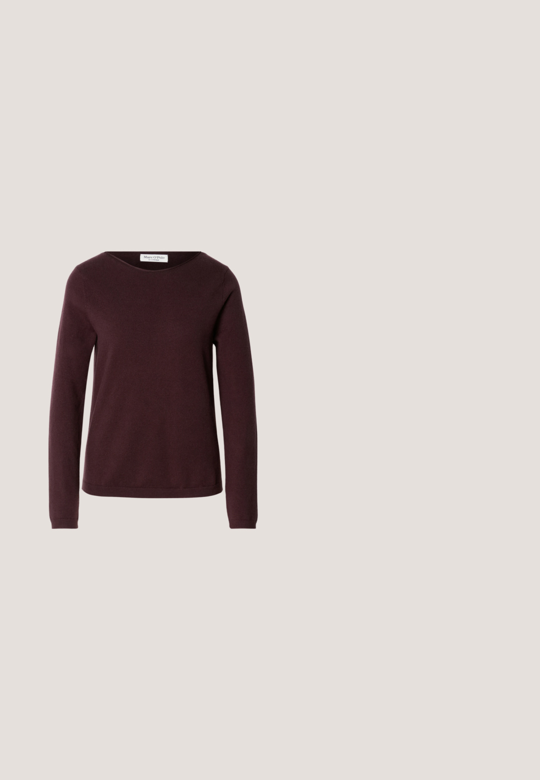 Suéter burdeos de manga larga con cuello redondo, textura suave y diseño minimalista. Cuenta con puños acanalados y un dobladillo recto.; Camisa marrón oscuro con cuello alto, mangas largas, dos bolsillos en el pecho y cierre de botones. Hecha de un tejido suave, de corte entallado.; Pantalones de pierna recta de color marrón oscuro con botón y cremallera frontal, trabillas para cinturón y bolsillos laterales, mostrados sobre un fondo blanco.; Zapato de tacón con tira trasera en tela color púrpura oscuro. Diseño de punta rematada, laterales abiertos y tacón delgado de forma cuadrada. Textura suave.; Bolso de mano de cuero marrón oscuro con asas largas y pequeño bolso con cremallera a juego sobre un fondo claro y liso.; Collar de cadena delgada de plata con un pequeño colgante redondo de plata, asegurado con un cierre de langosta sobre un fondo blanco liso.