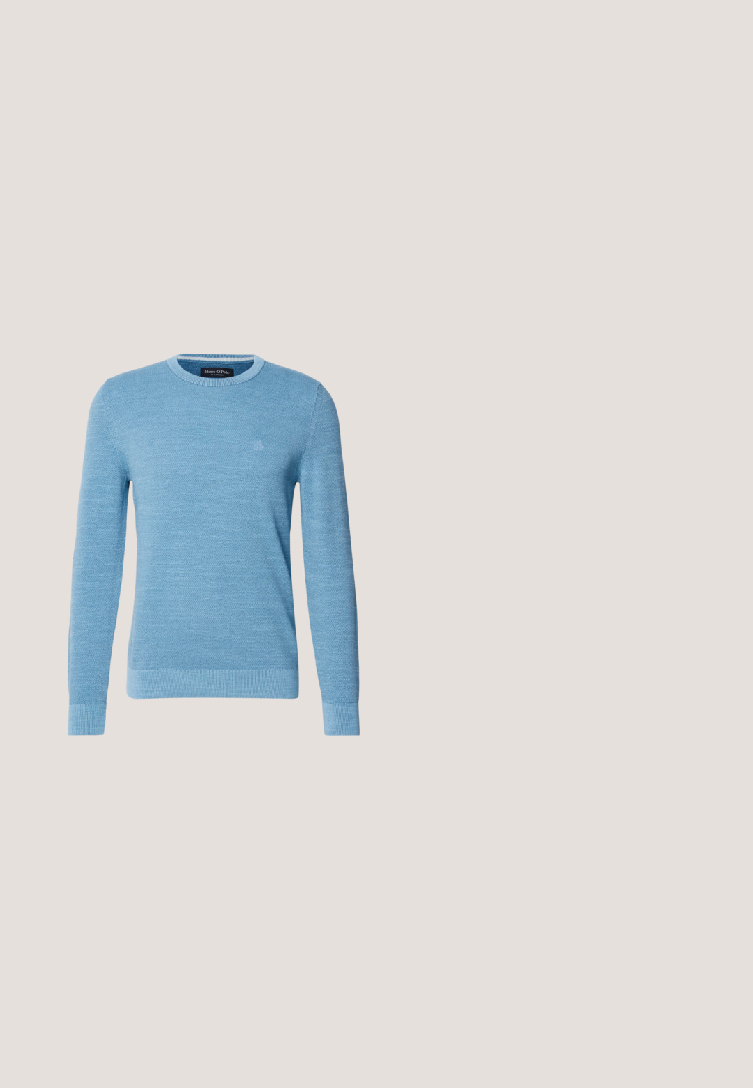 Pull en tricot bleu clair à col rond, avec des manches longues et des poignets côtelés. Présente un logo subtil sur la poitrine. Texture douce.; Chemise beige à manches longues avec boutons, col pointu et tissu texturé, présentée sur un fond blanc uni.; Pantalons en lin beige clair avec une coupe droite, une taille élastique, un cordon de serrage ajustable et sans motifs ni accessoires visibles.; Chaussure marron en suède sans lacets avec une semelle intermédiaire beige tissée et une semelle extérieure en caoutchouc texturée, présentée de profil sur fond blanc.; Sac de voyage en cuir marron avec des poignées solides, une bandoulière détachable et une texture lisse. Comprend une fermeture à glissière et une forme rectangulaire.; Ceinture tressée marron avec une finition texturée, dotée d'une boucle en métal argenté et d'accents en cuir tan contrastants aux extrémités.