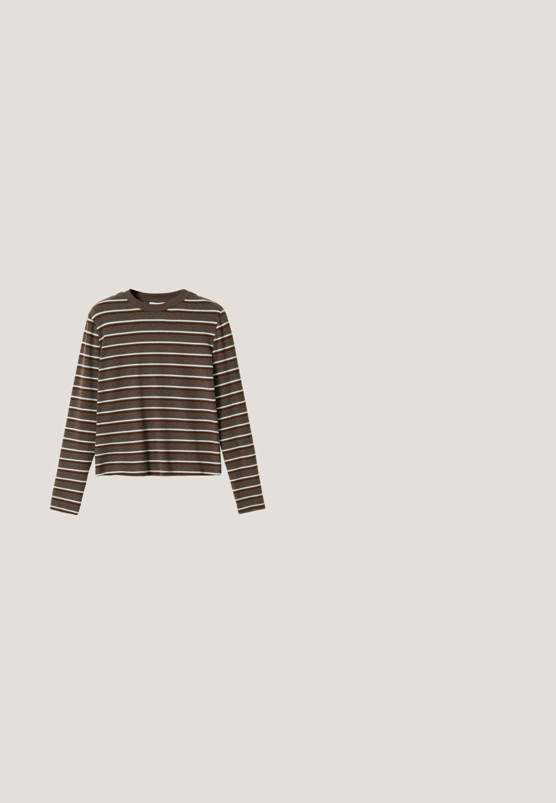 Chemise marron à manches longues avec des rayures blanches et bleu clair horizontales et un col rond sur fond blanc.; Haut sans manches marron foncé à col montant avec un profond décolleté en V et trois grands boutons ronds sur le devant, coupe cintrée à la taille.; Pantalon large marron foncé avec plis à l’avant, poches latérales et ceinture, présenté sur fond blanc.; Mocassin loafer en daim marron avec bride à penny et détails cousus le long de l\'orteil, semelle plate, profil latéral sur fond blanc.; Lunettes de soleil teintées marron avec une monture en écaille de tortue. Présentent une forme en œil de chat angulaire et des accents jaunes embellis sur les branches.; Sac à main en suédine marron de forme arrondie, avec deux poignées supérieures et un logo discret. Présente une texture lisse et un design minimaliste.