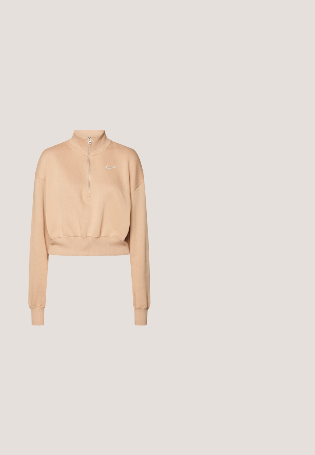 Nike Sportswear Sweatshirt - hemp/sail; Even&Odd Top - taupe; Nike Sportswear W PHNX FLC HR OS - Jogginghose - diffused taupe/sail; Rosa Rutschelsandale mit einer flexiblen Gummisohle, gepolstertem Riemen und minimalistischer Gestaltung. Mit einem Logo auf dem Riemen und glatter Textur.; Beige Lederhandtasche mit einer geschwungenen Form, Kettenriemen, silberner Hardware und abnehmbarem kleinem Täschchen. Texturiertes Band mit Logo-Muster.; Silberne Creolen mit minimalistischem Design. Rundform, glatte Oberfläche und dünnes Profil. Leichtgewichtig mit hochglänzender Oberfläche.