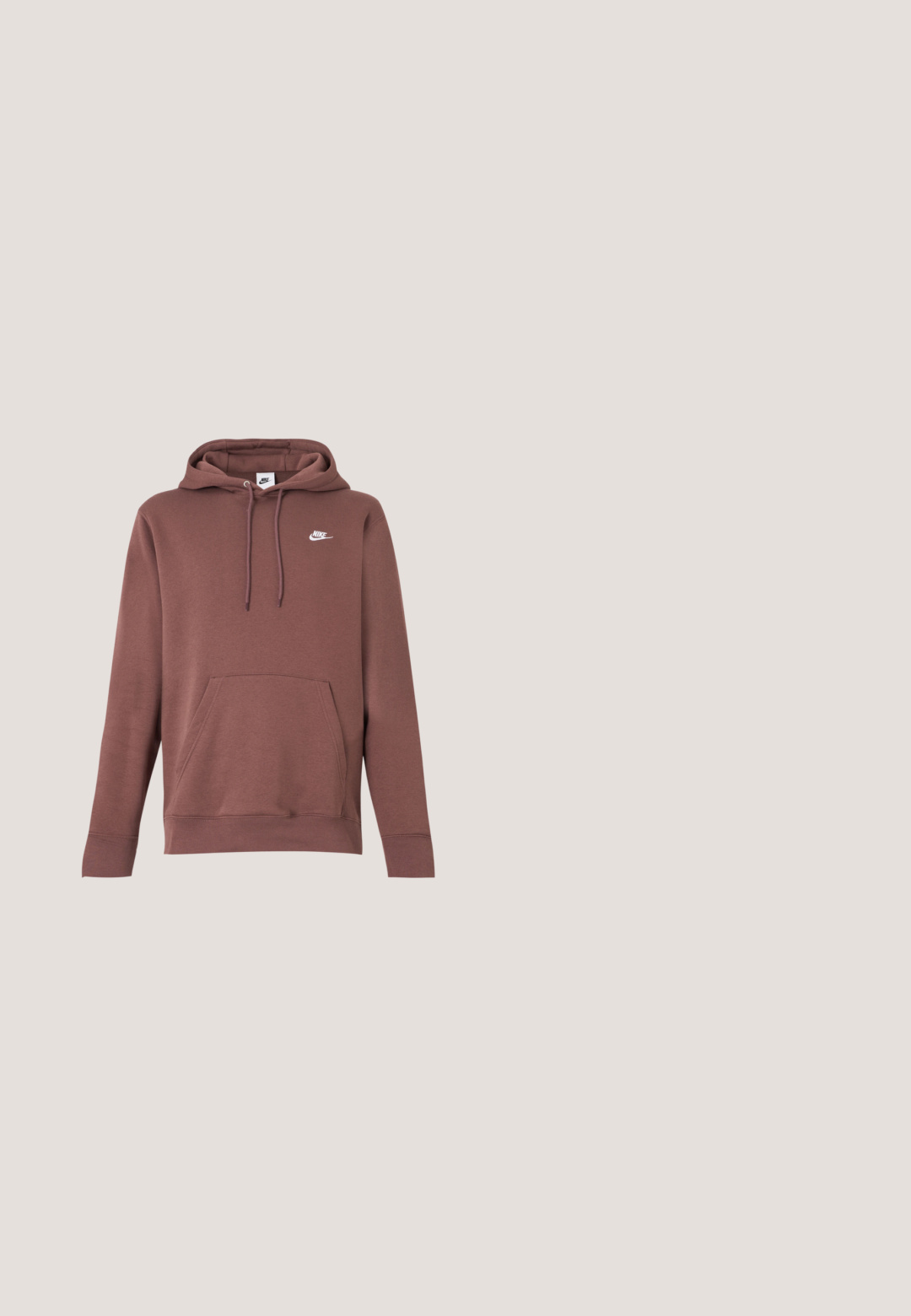 Sudadera con capucha marrón con bolsillo frontal, capucha con cordón y logo blanco de Nike en el pecho. Hecha de tela texturizada con puños acanalados.; Camiseta de algodón verde oliva de manga corta, que presenta un gran logo "N" estampado en beige y un pequeño swoosh de Nike en rosa en el pecho.; Pantalones deportivos beige con cintura elástica, piernas rectas y pequeño logo de Nike en verde y negro en la parte superior del muslo izquierdo.; Zapatillas de cuero gris con punta perforada, cordones planos, collar acolchado y suela de goma texturizada. Presenta un sutil detalle de marca.; Mochila tipo bandolera triangular de color verde oliva con cremallera negra, correa ajustable, bolsillo lateral y logo "ONLY SONS" en el frente.; Collar de cadena plateada con eslabones planos y anchos y detalles cuadrados negros espaciados uniformemente con grabados florales.